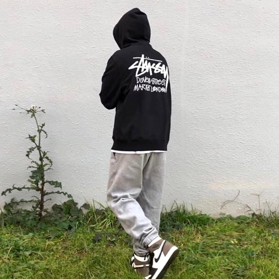 Jordan 1 Retro High OG Black Mocha, Nike NRG Solo Swoosh Fleece Pants Dark Grey Heather - Asia 착용 스타일