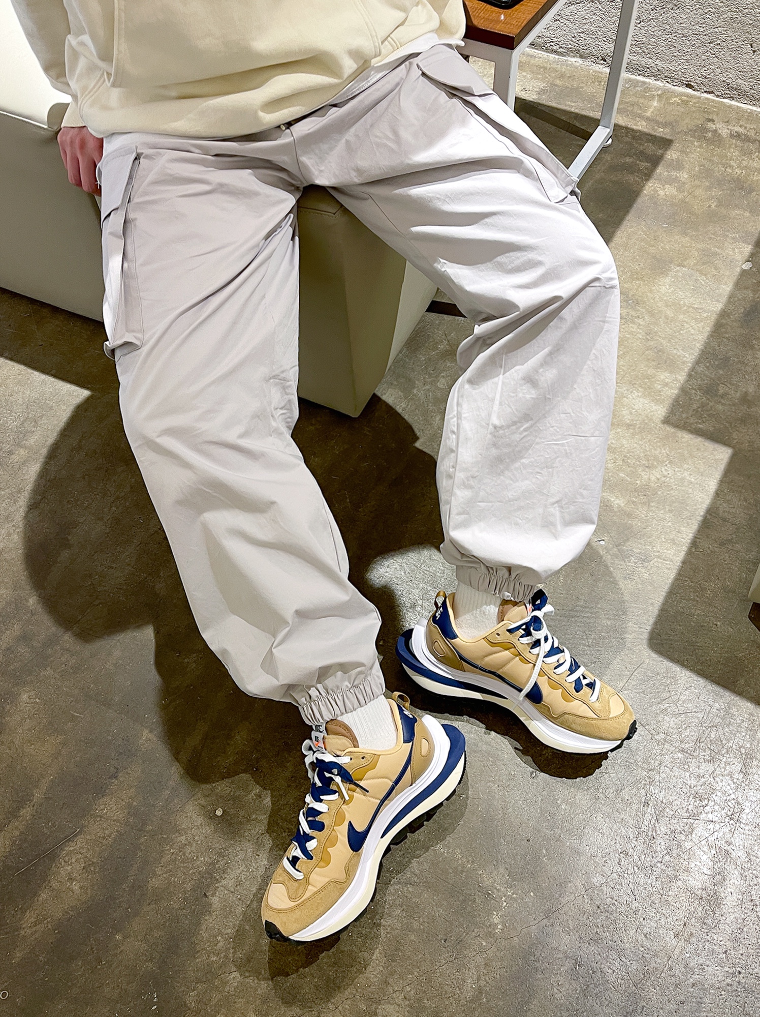 Nike x Sacai VaporWaffle Sesame and Blue Void 착용 스타일 - 2