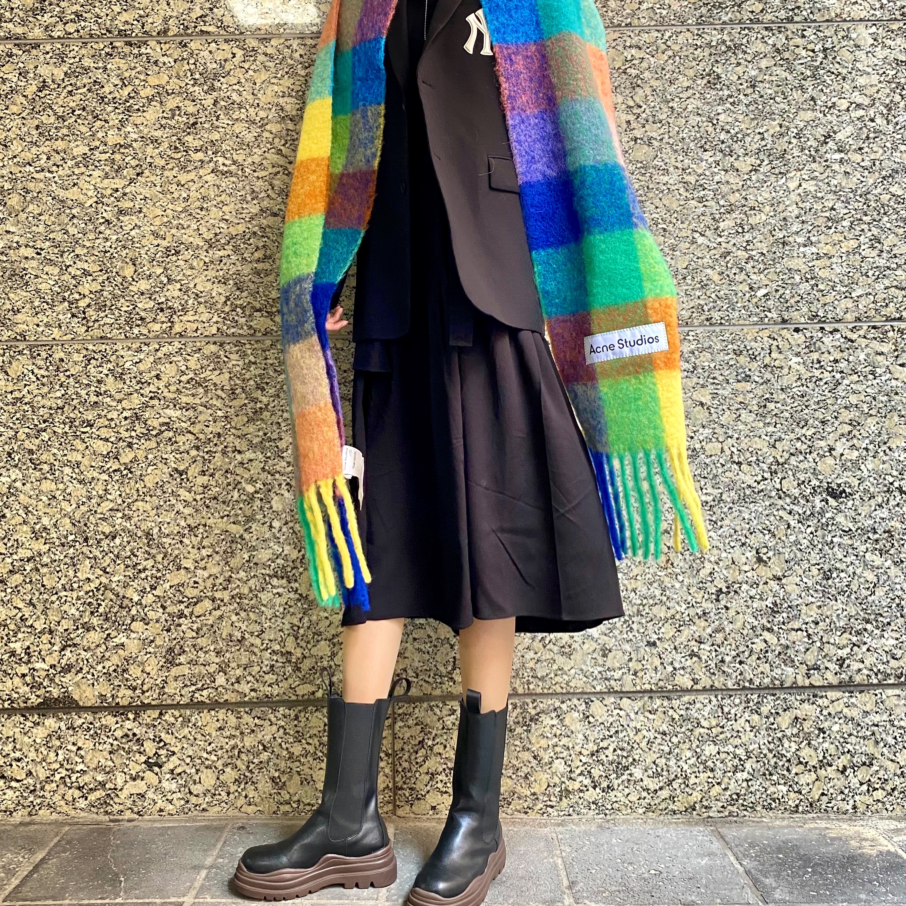 Acne Studios Mohair Check Muffler Fuchsia Lilac Pink 착용 스타일