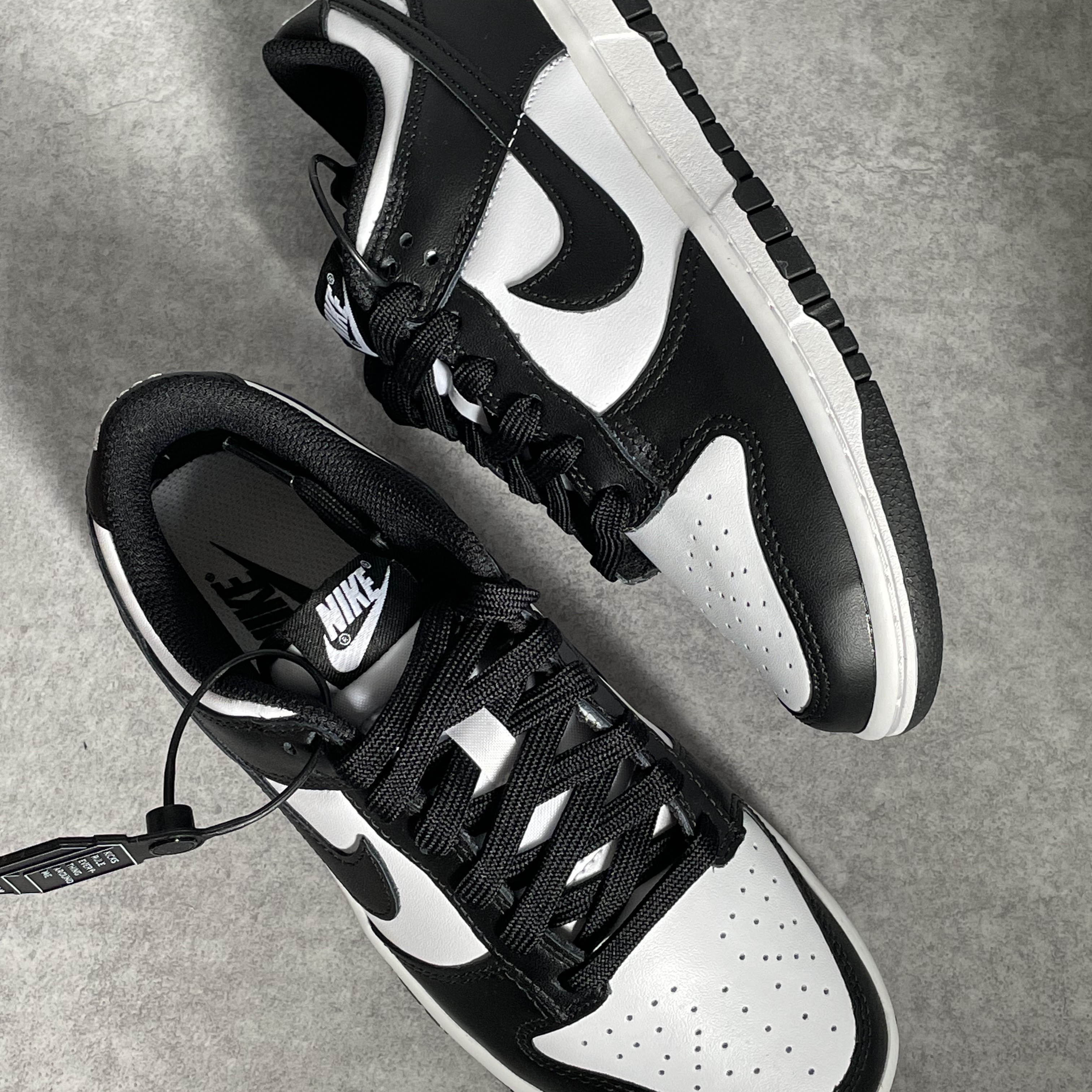(W) Nike Dunk Low Black 착용 스타일 - 2