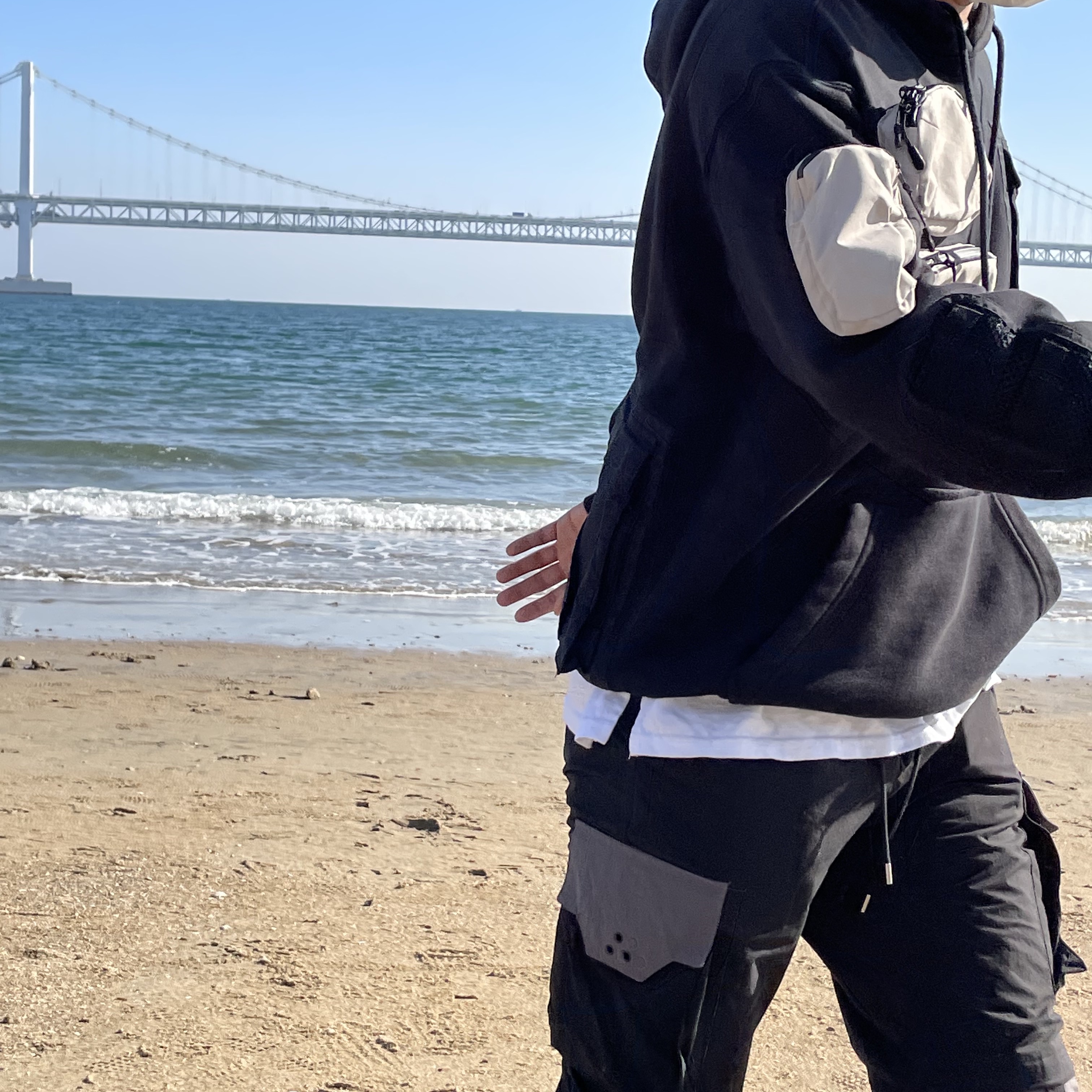 Nike x Travis Scott NRG AG Utility Hoodie Black, Nike x Off-White Air Zoom Tempo Next% Black 착용 스타일 - 3