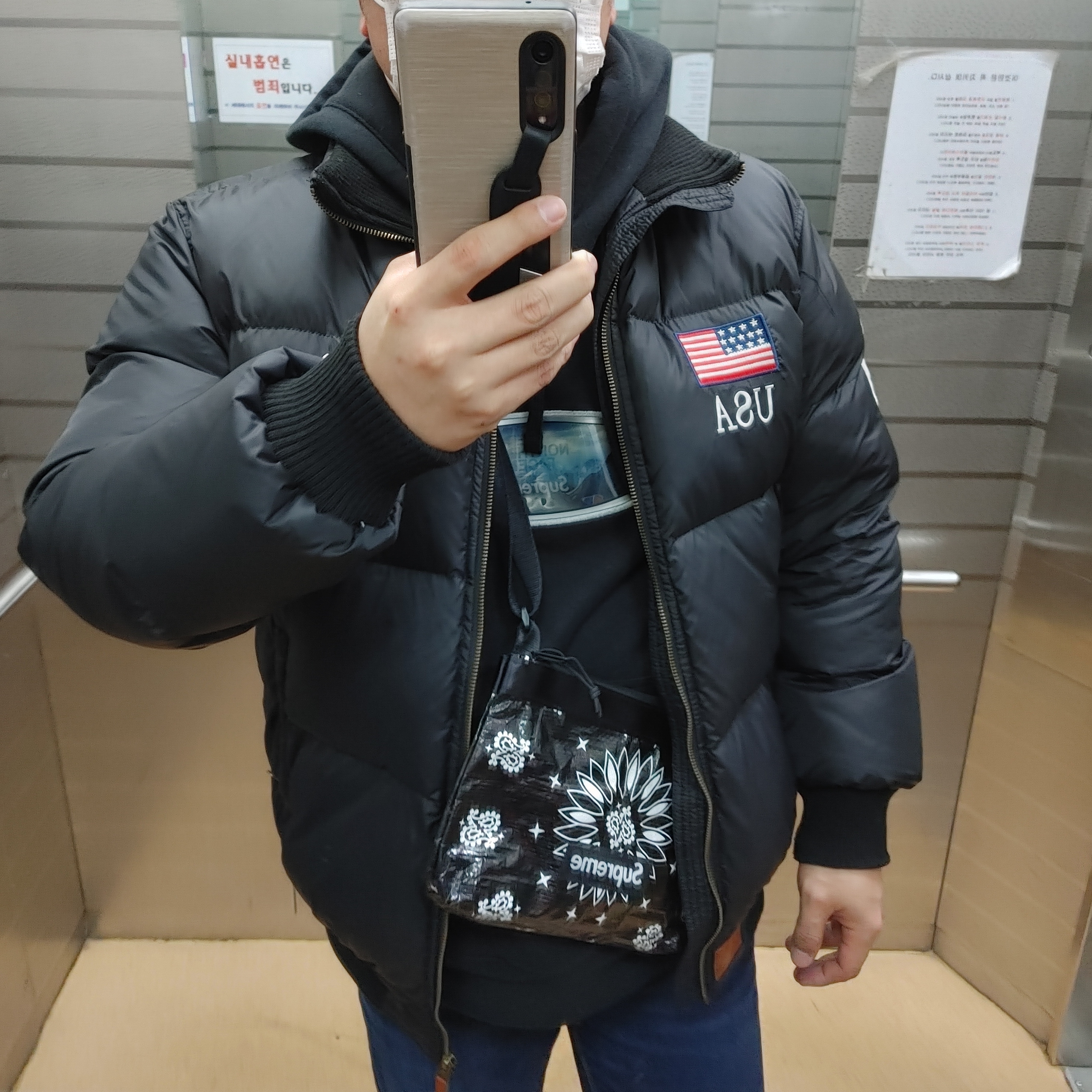Supreme x The North Face Lenticular Mountains Hooded Sweatshirt Black - 21FW, Supreme Bandana Tarp Side Bag Black - 21SS 착용 스타일