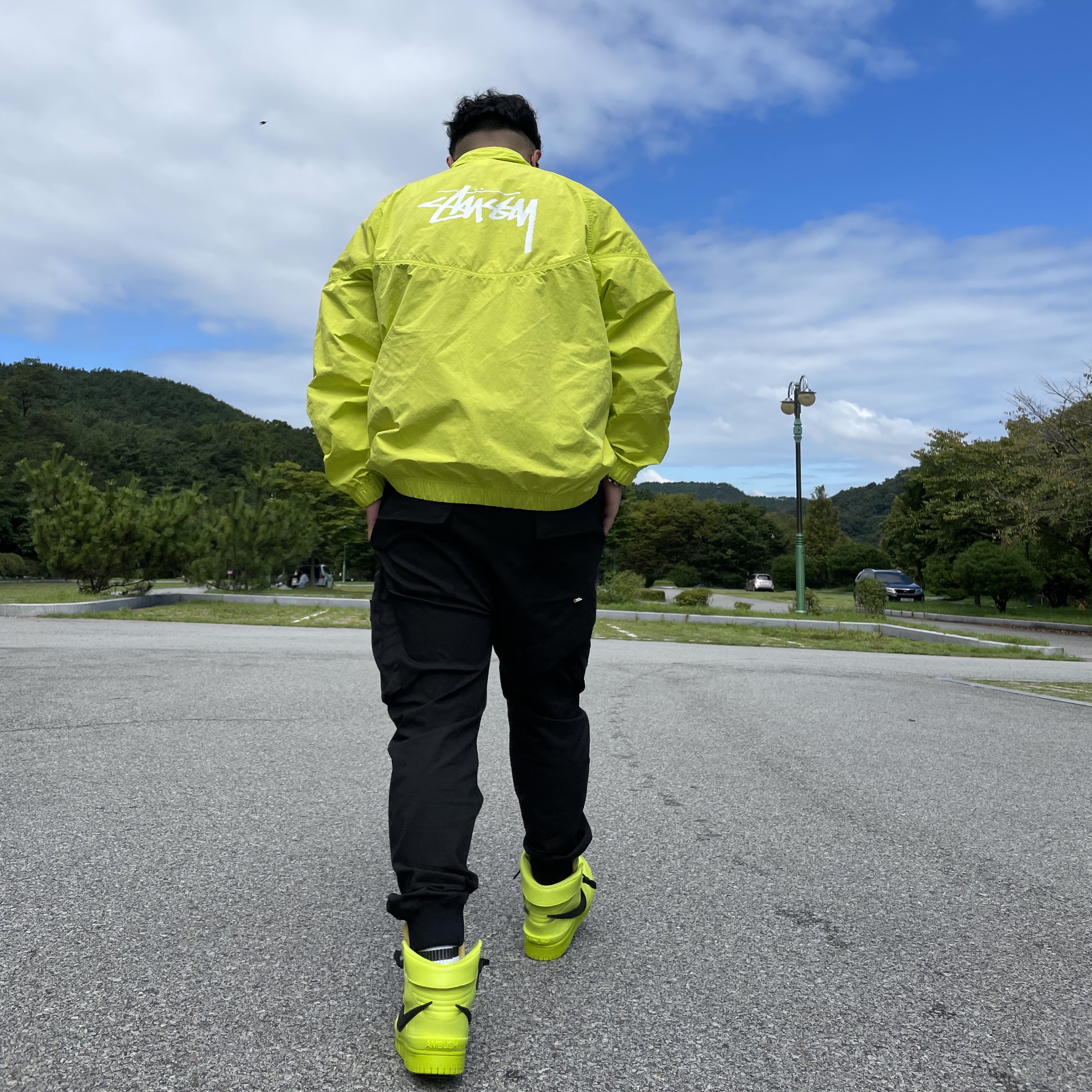 Nike x Ambush Dunk High Flash Lime, Nike x Stussy Windrunner Jacket Bright Cactus 착용 스타일
