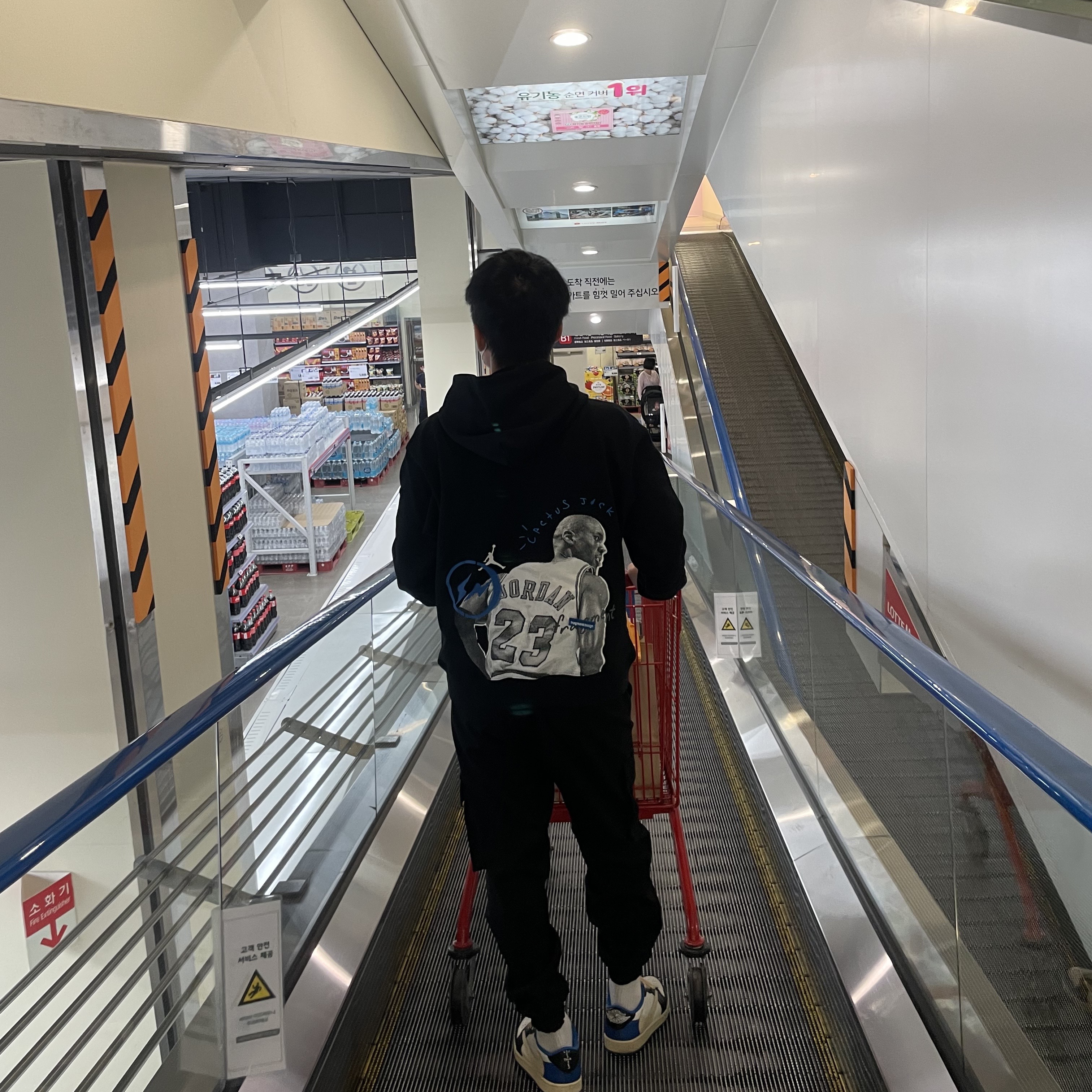 Jordan 1 x Travis Scott x Fragment Retro Low OG SP Military Blue, Jordan x Travis Scott x Fragment Hoodie Black (DJ0615-010) 착용 스타일 - 1