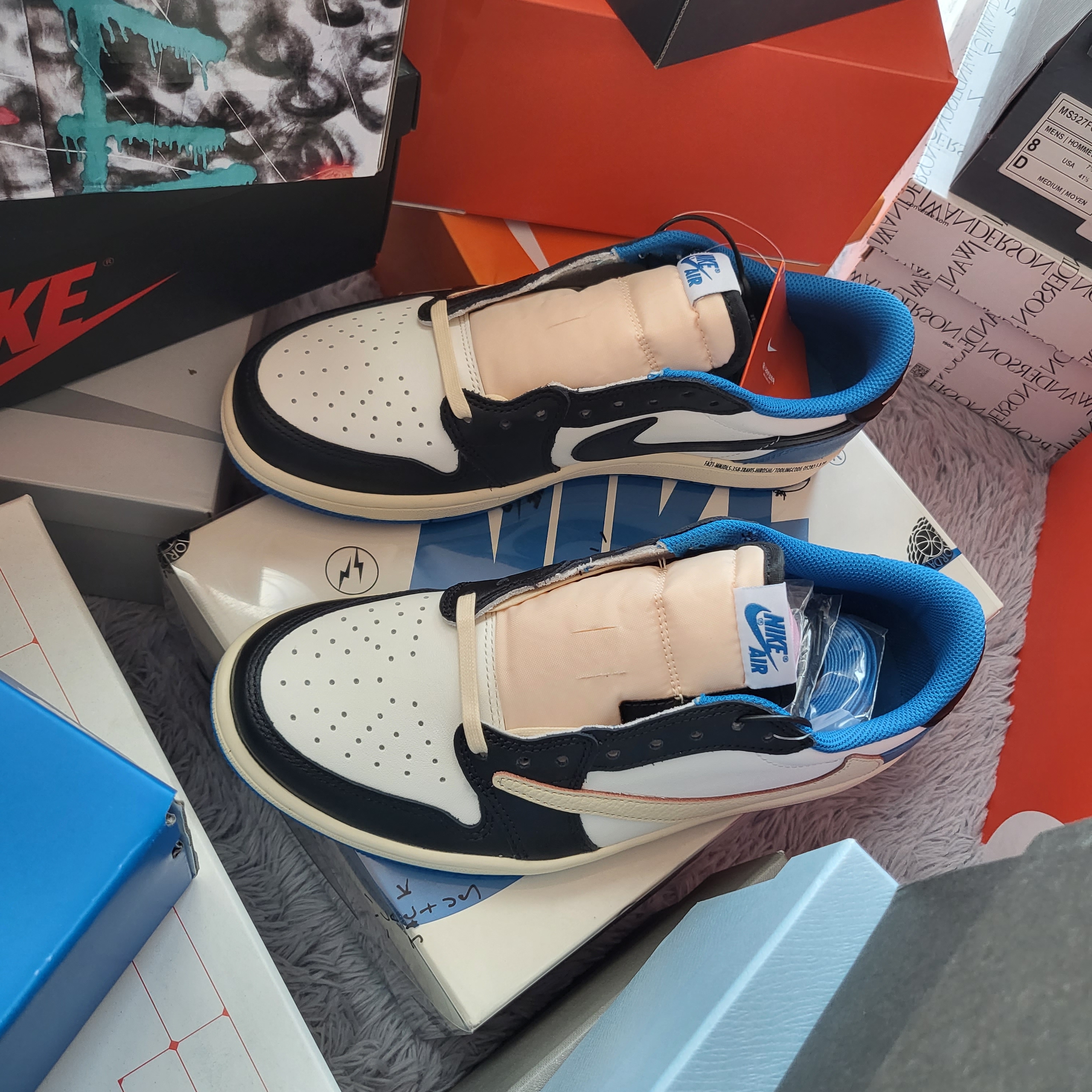 Jordan 1 x Travis Scott x Fragment Retro Low OG SP Military Blue 착용 스타일 - 2
