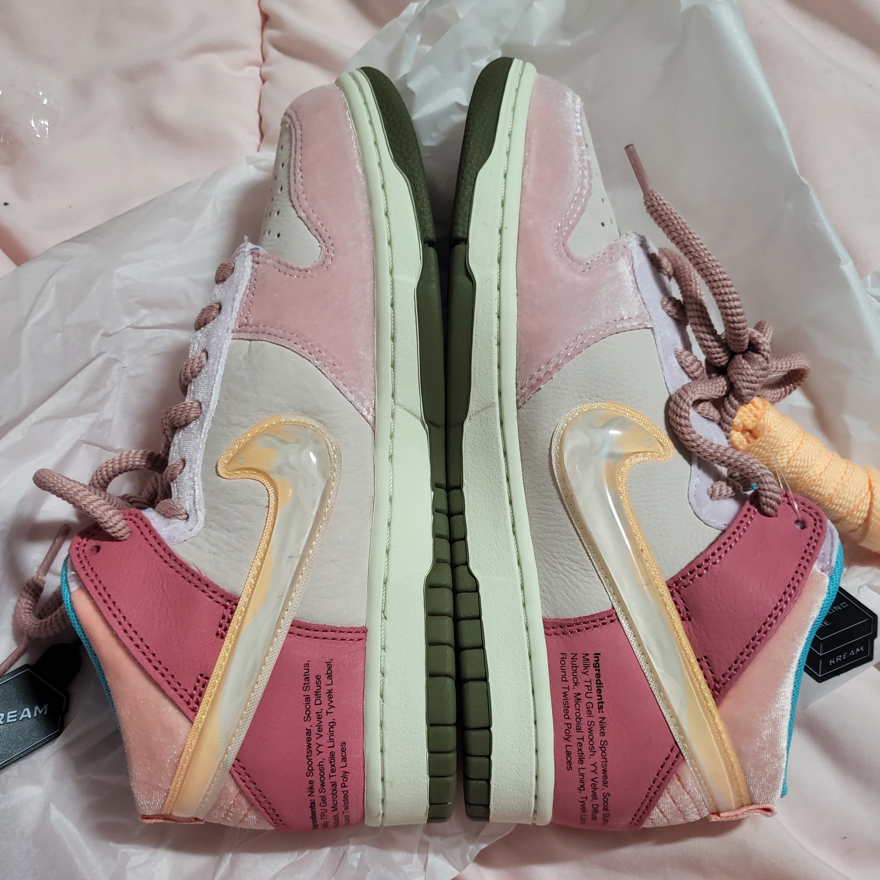 Nike x Social Status Dunk Mid Free Lunch Strawberry Milk 착용 스타일 - 4