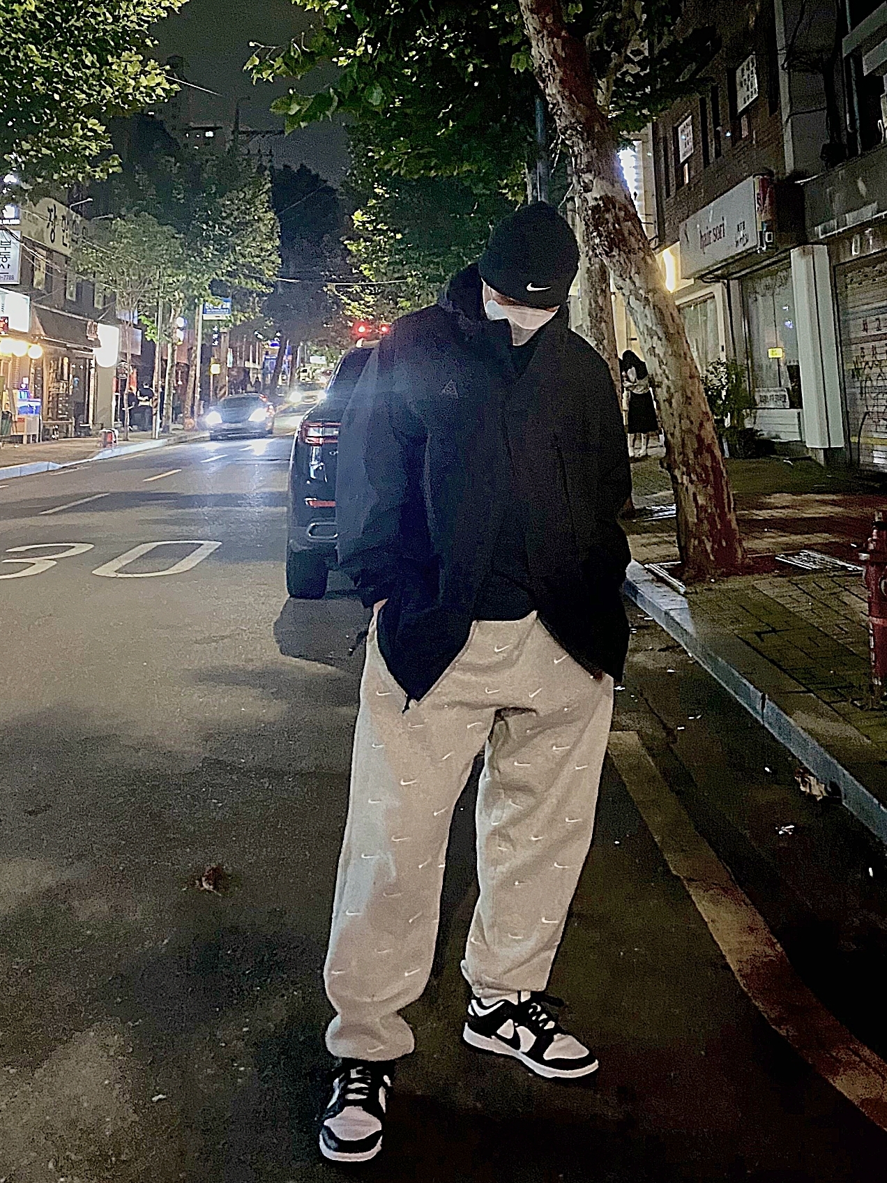 Nike Dunk Low Retro Black, Nike NRG Swoosh Logo Pants Grey Heather 착용 스타일