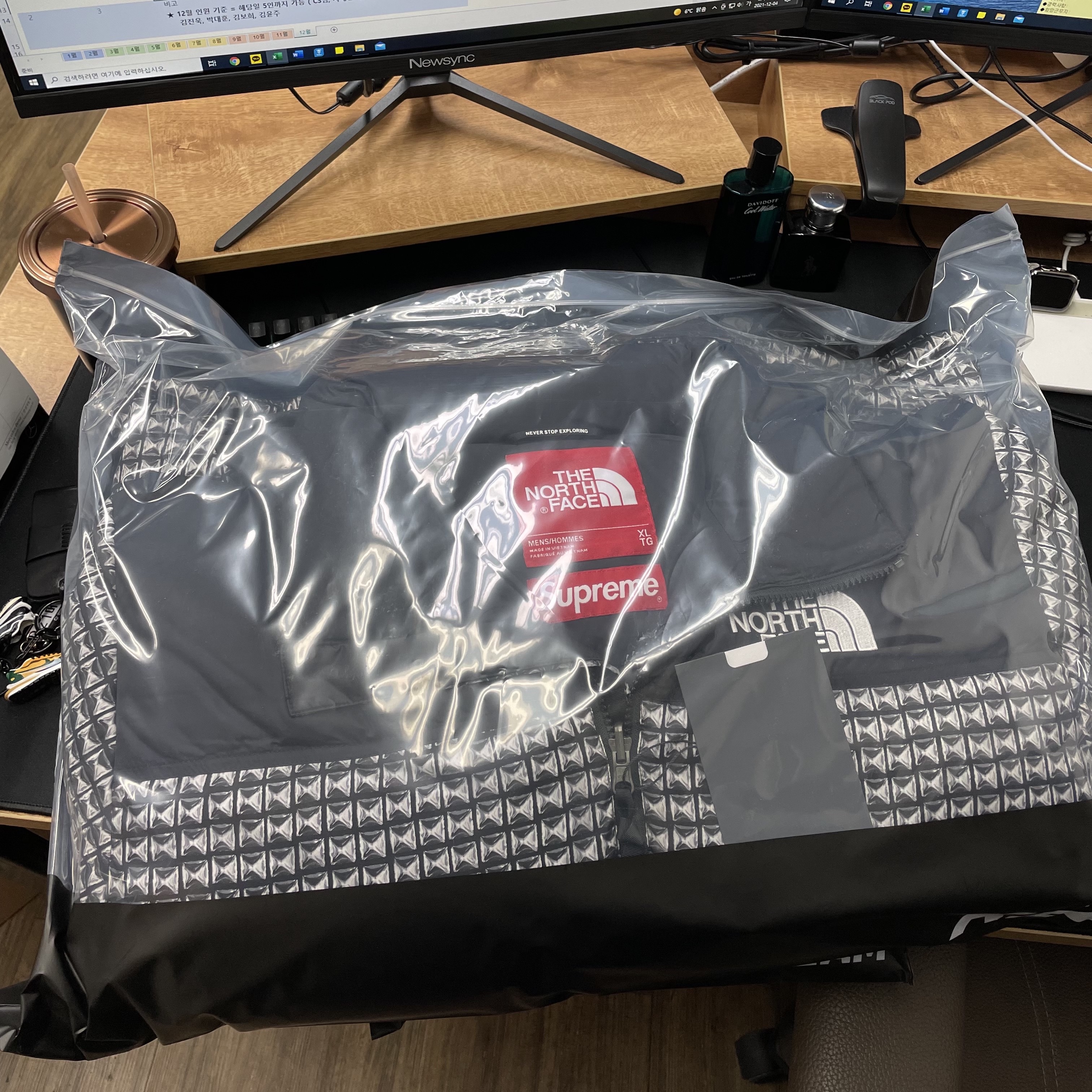 Supreme x The North Face Studded Nuptse Jacket Black - 21SS, Nike x Stussy NRG ZR Fleece Pants Black - US/EU 착용 스타일 - 3