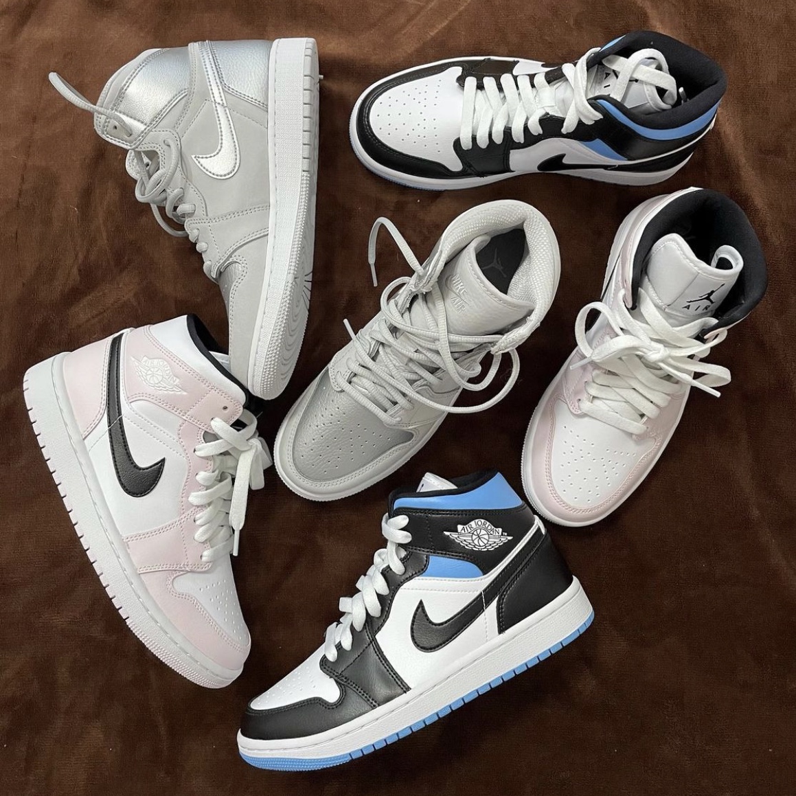 (GS) Jordan 1 Retro High OG CO.JP Neutral Grey, (W) Jordan 1 Mid White Black University Blue 착용 스타일