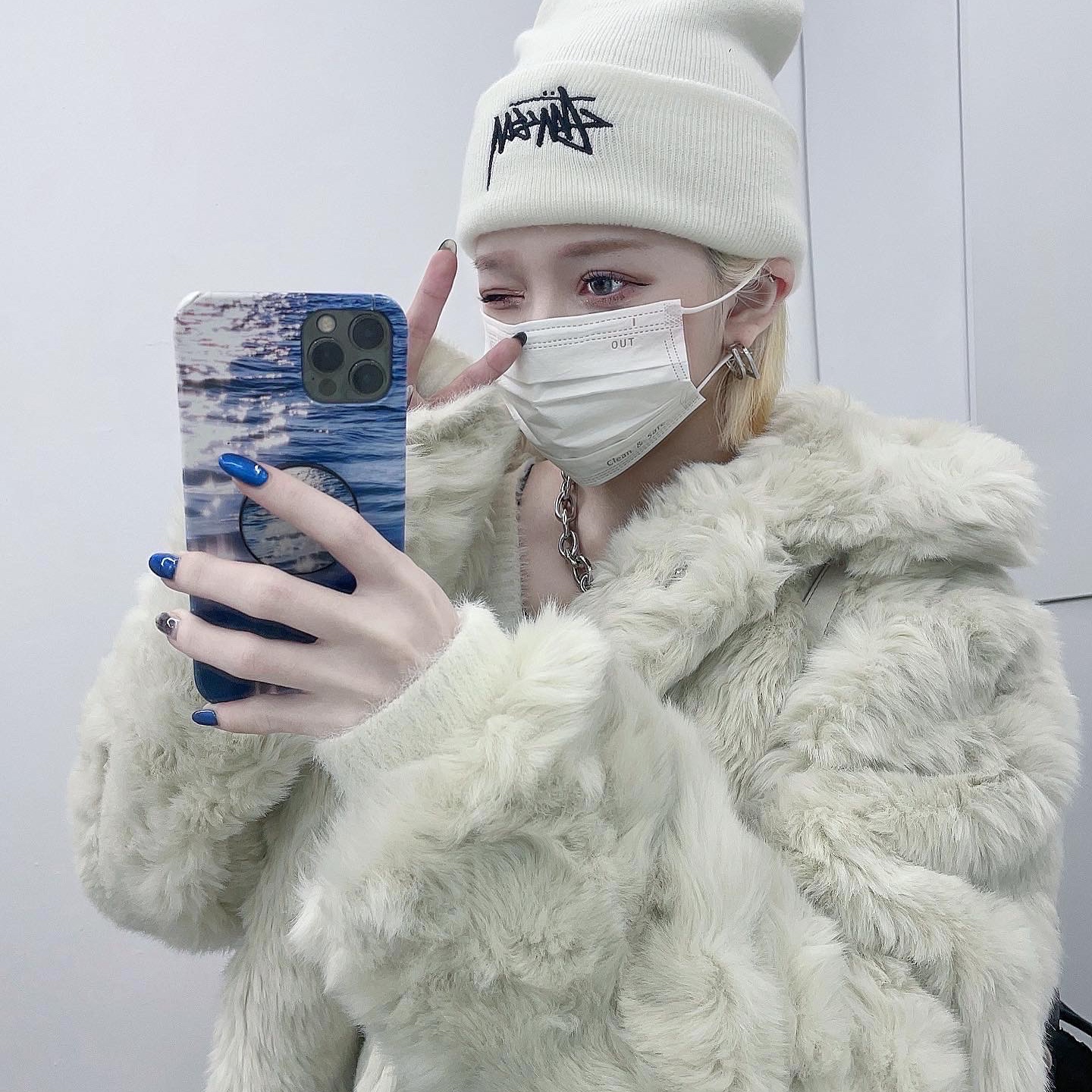 Nike x Stussy Cuff Beanie White 착용 스타일 - 4