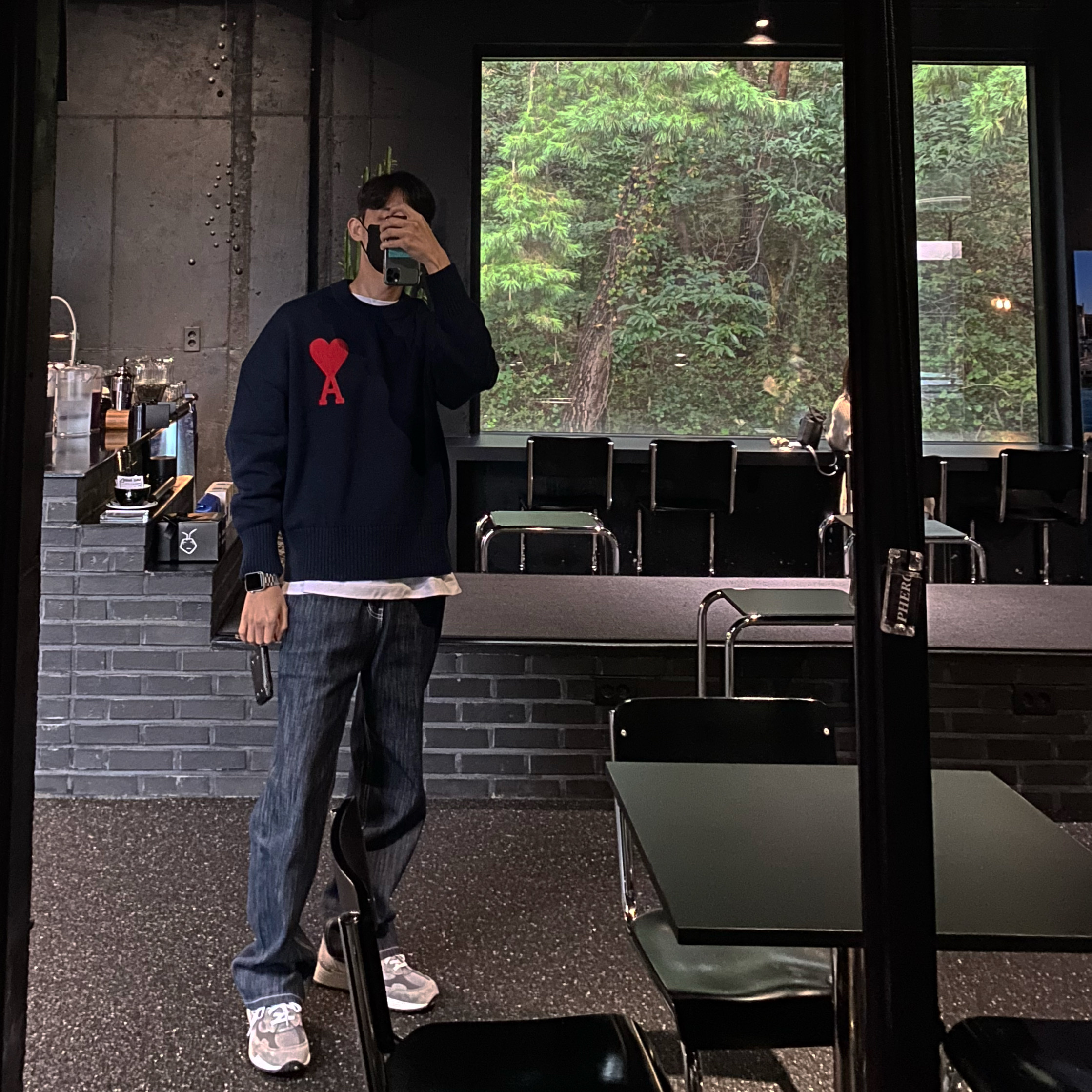 AMI de Coeur Oversize Sweater Navy Marine, New Balance 992 Made in USA Grey - D Standard 착용 스타일