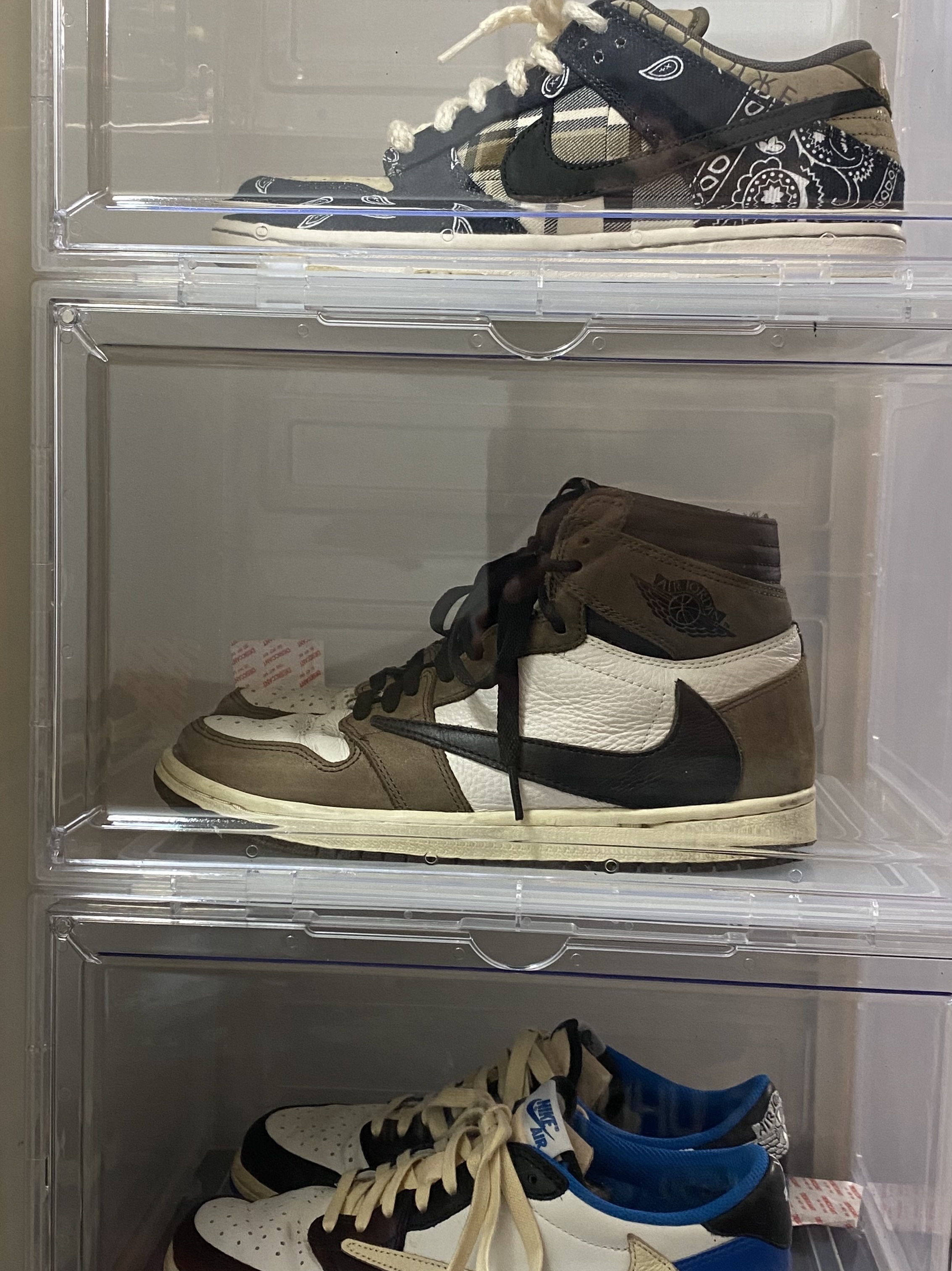 Jordan 1 x Travis Scott x Fragment Retro Low OG SP Military Blue, Jordan 1 x Travis Scott Retro High OG SP Mocha 착용 스타일