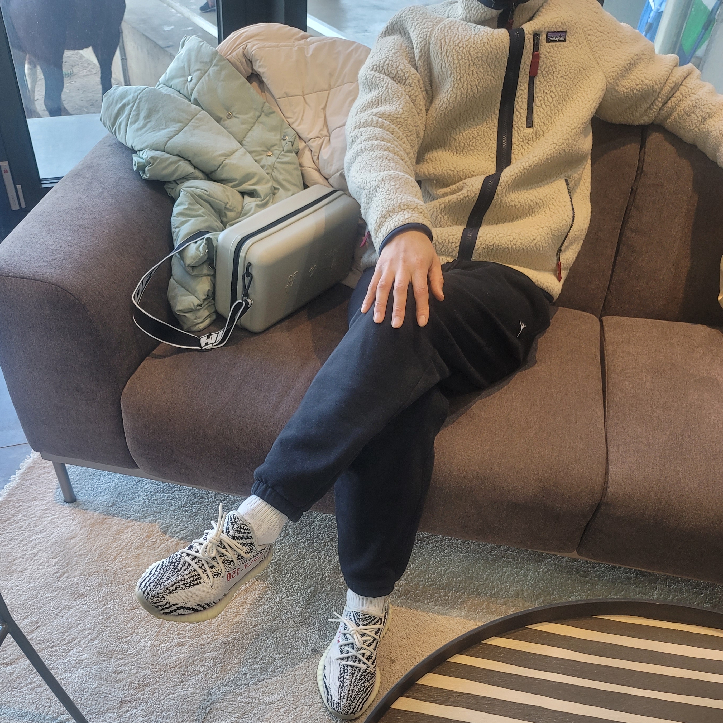 Adidas Yeezy Boost 350 V2 Zebra 2017/2019/2020, Off-White x Amore Pacific Protection Box (Without Cosmetics) 착용 스타일