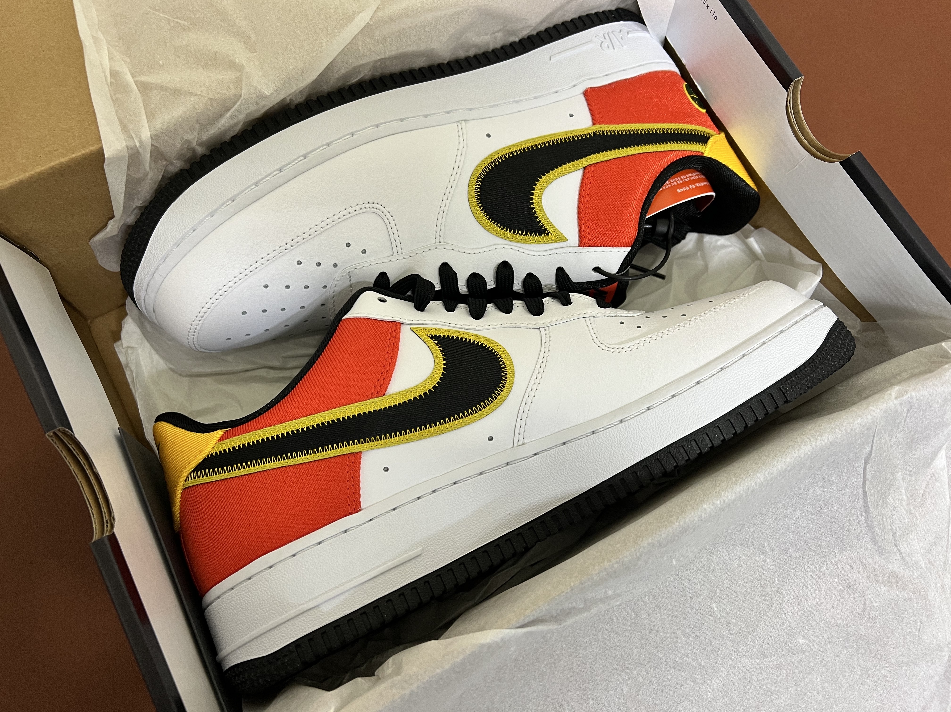 Nike Air Force 1 '07 LV8 Rayguns 착용 스타일 - 2