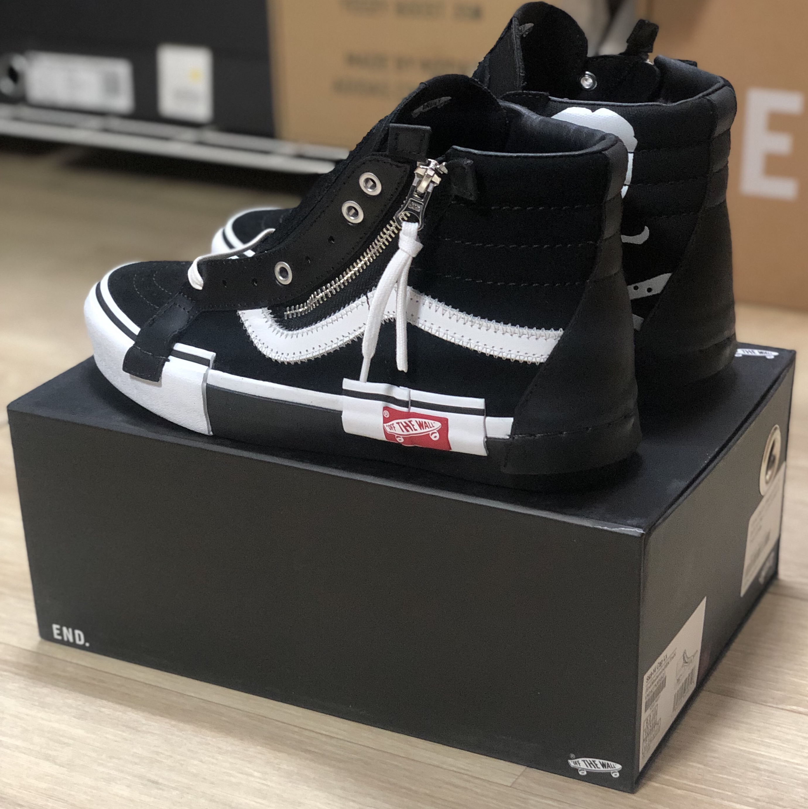 Vans Vault x Mastermind x END. Sk8-Hi Cap LX Black 착용 스타일 - 3