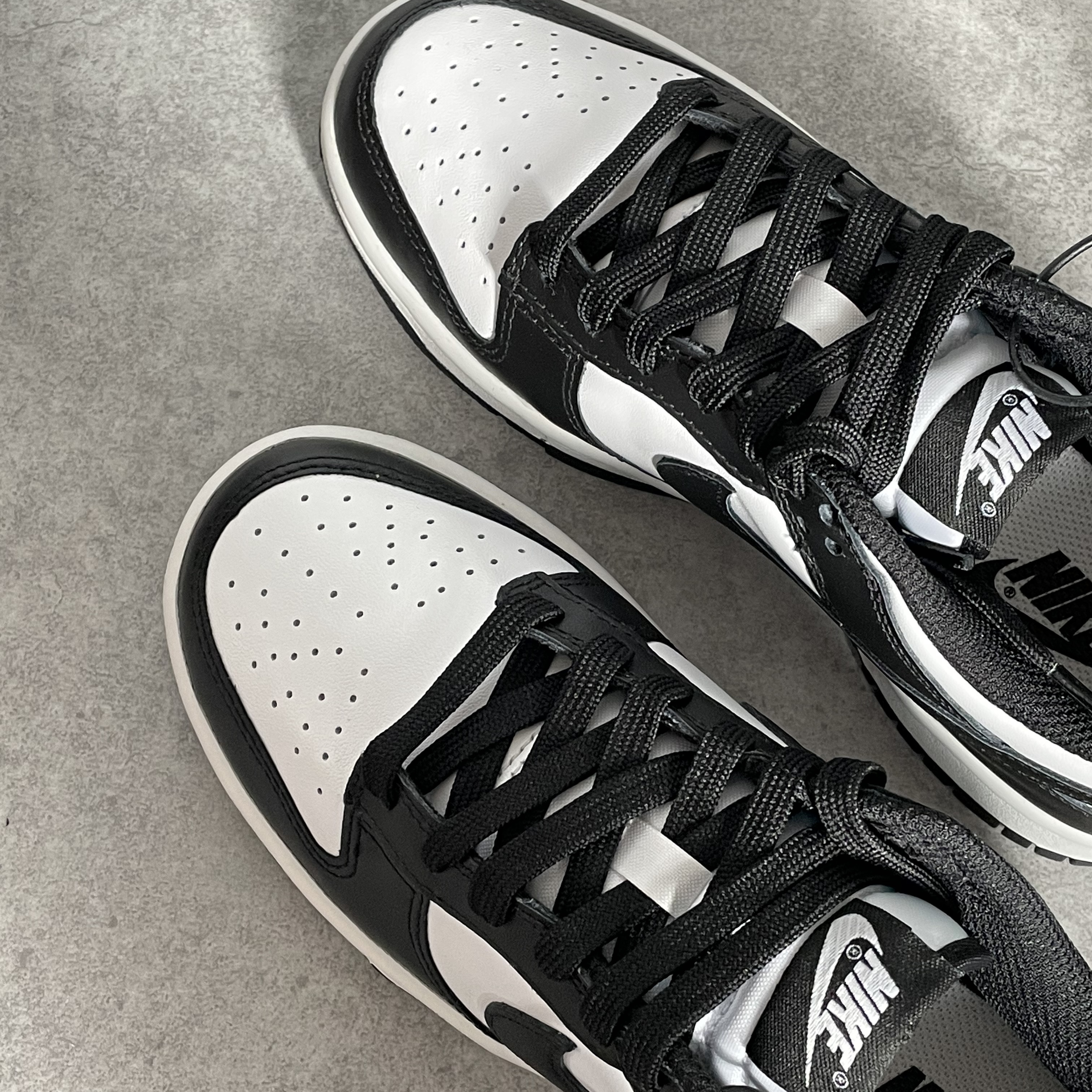 (W) Nike Dunk Low Black 착용 스타일 - 1