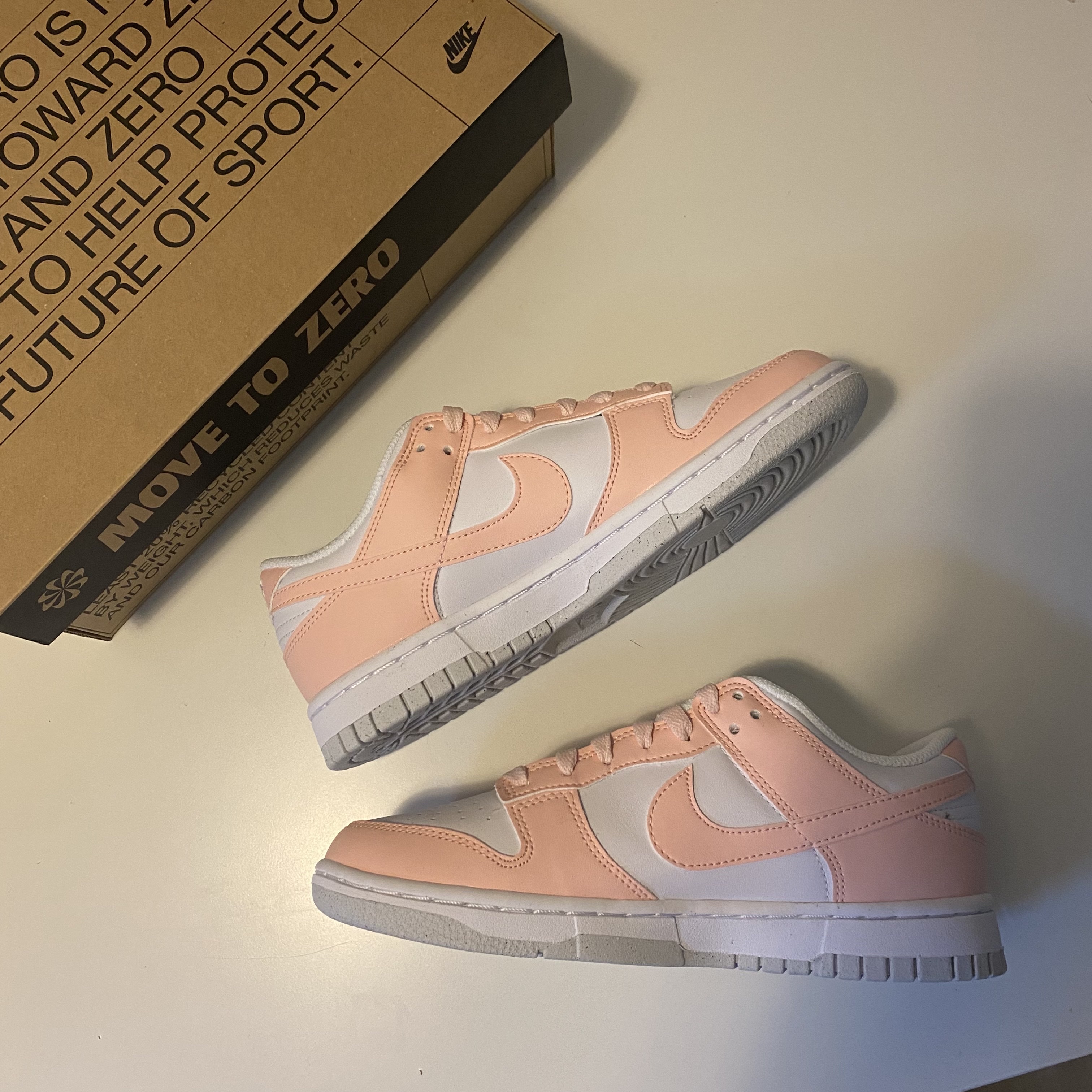 (W) Nike Dunk Low Next Nature Pale Coral 착용 스타일 - 5