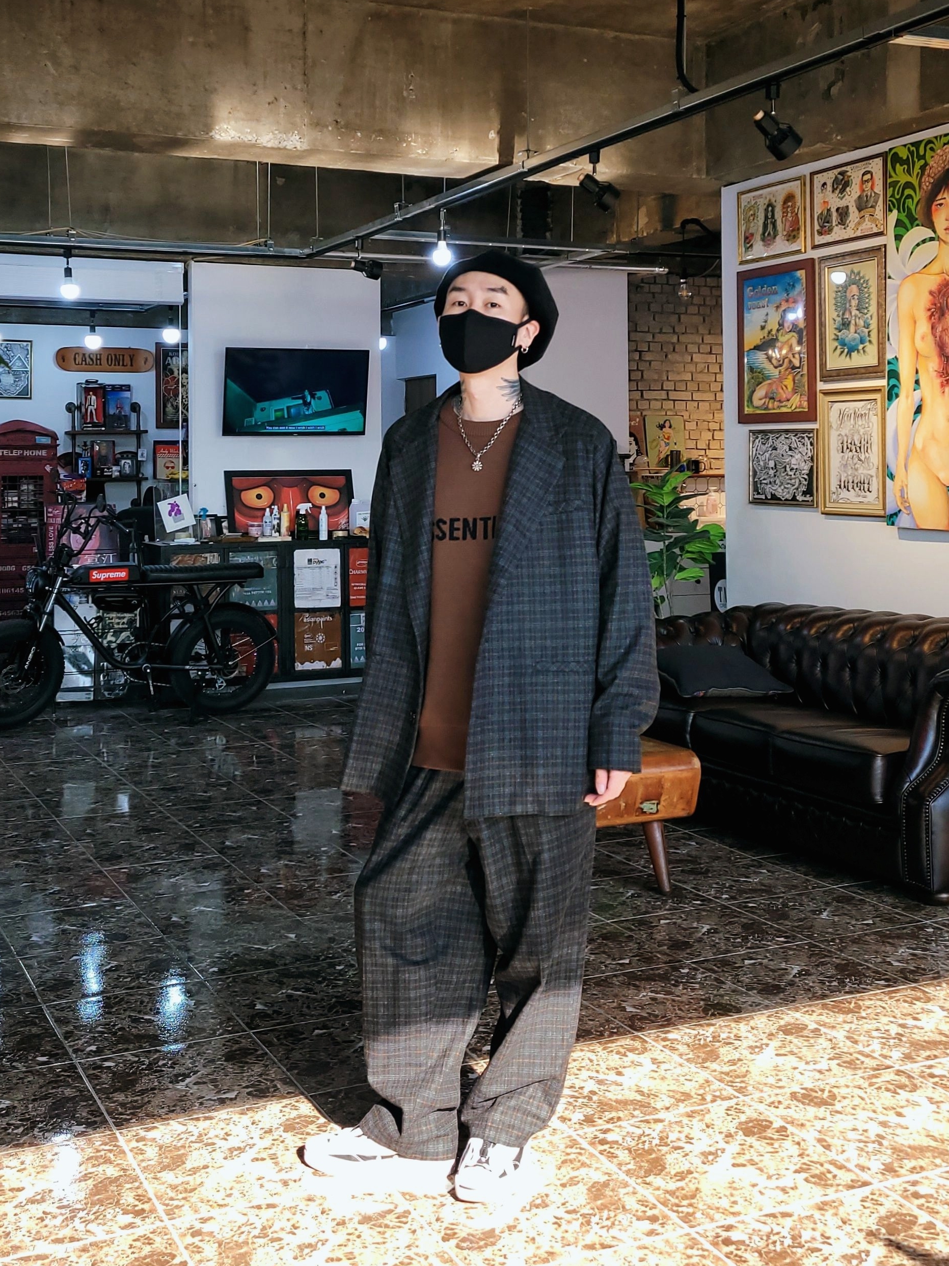 Essentials Knit Sweater Brown/Rain Drum - Ssense Exclusive, Converse x Takahiromiyashita The Soloist Jack Purcell Zip Ox Black White 착용 스타일 - 1