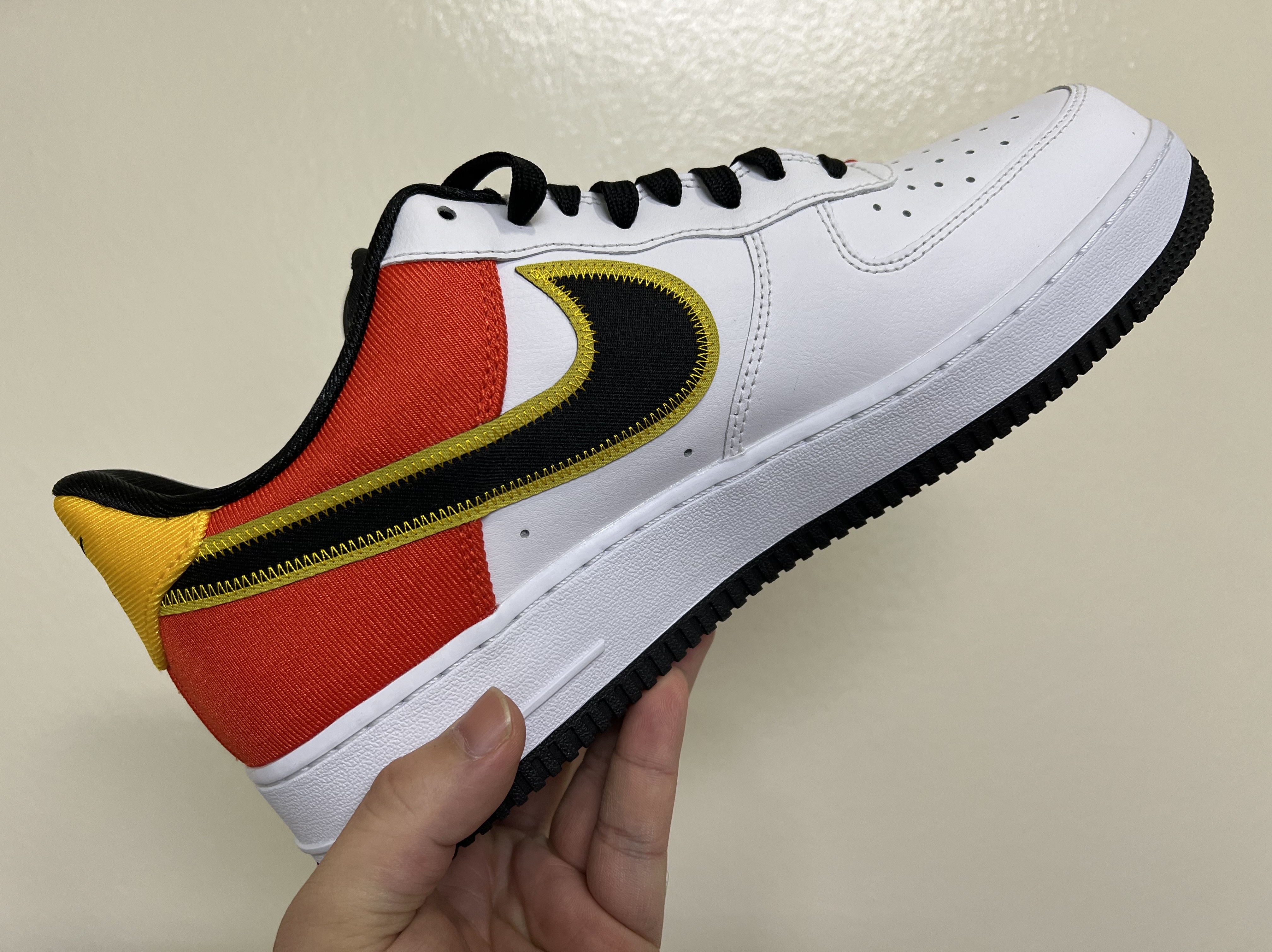 Nike Air Force 1 '07 LV8 Rayguns 착용 스타일 - 1