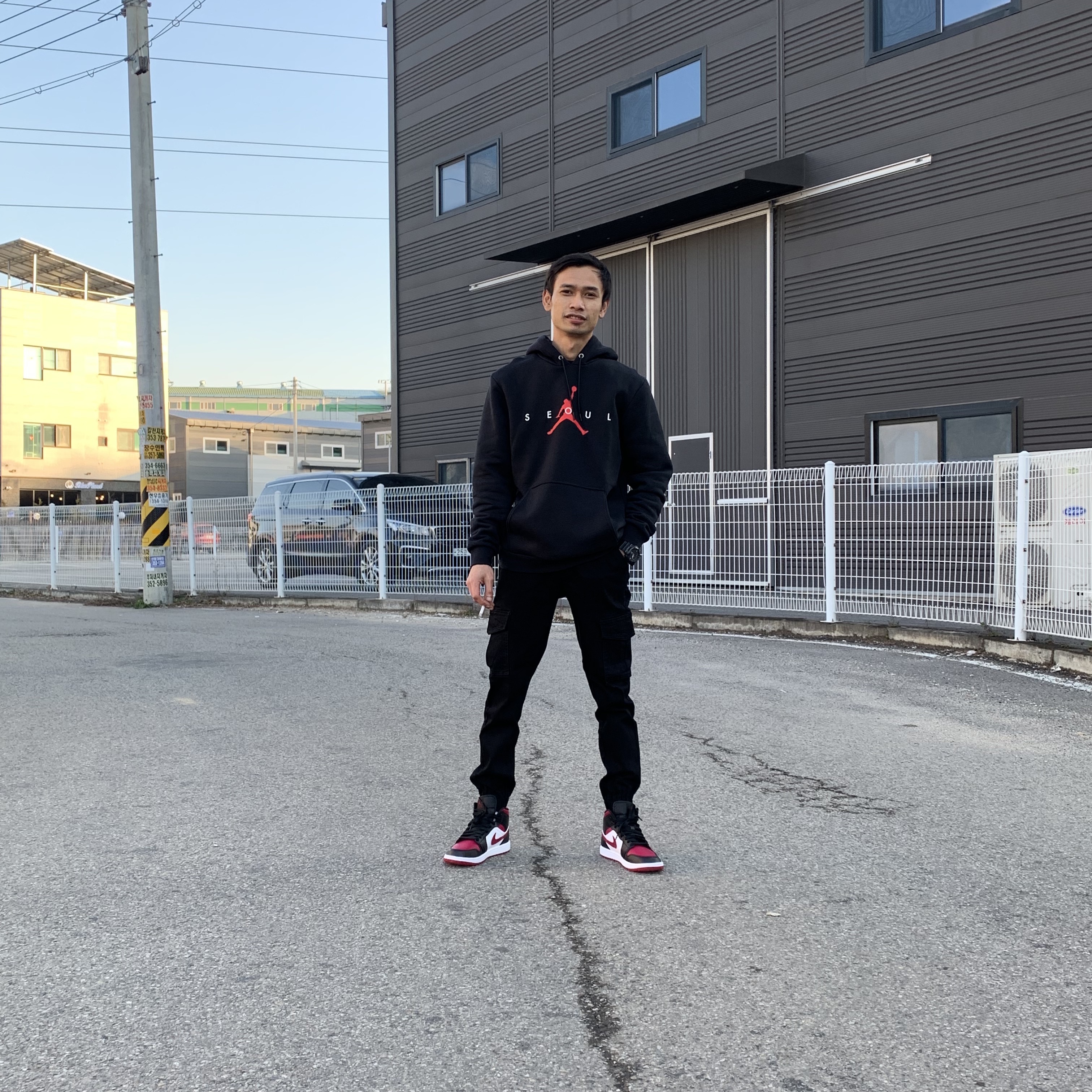 Jordan 1 Mid Bred Toe Noble Red 착용 스타일 - 1