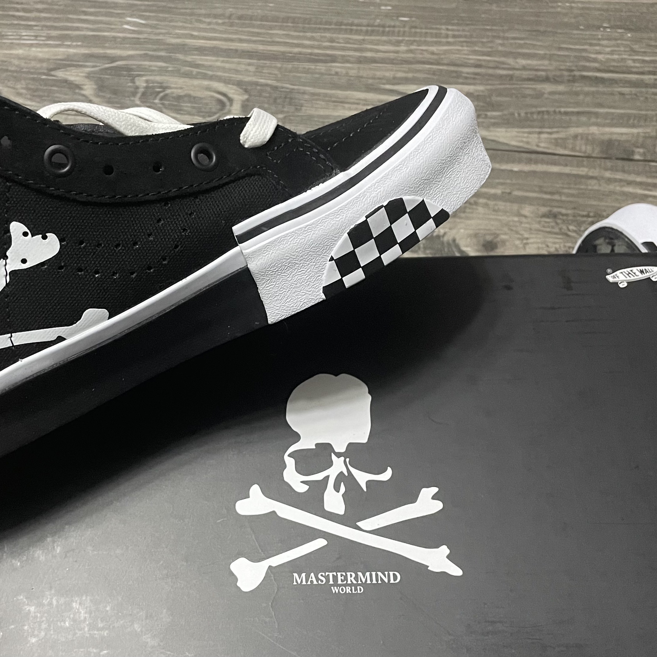 Vans Vault x Mastermind x END. Sk8-Hi Cap LX Black 착용 스타일 - 1