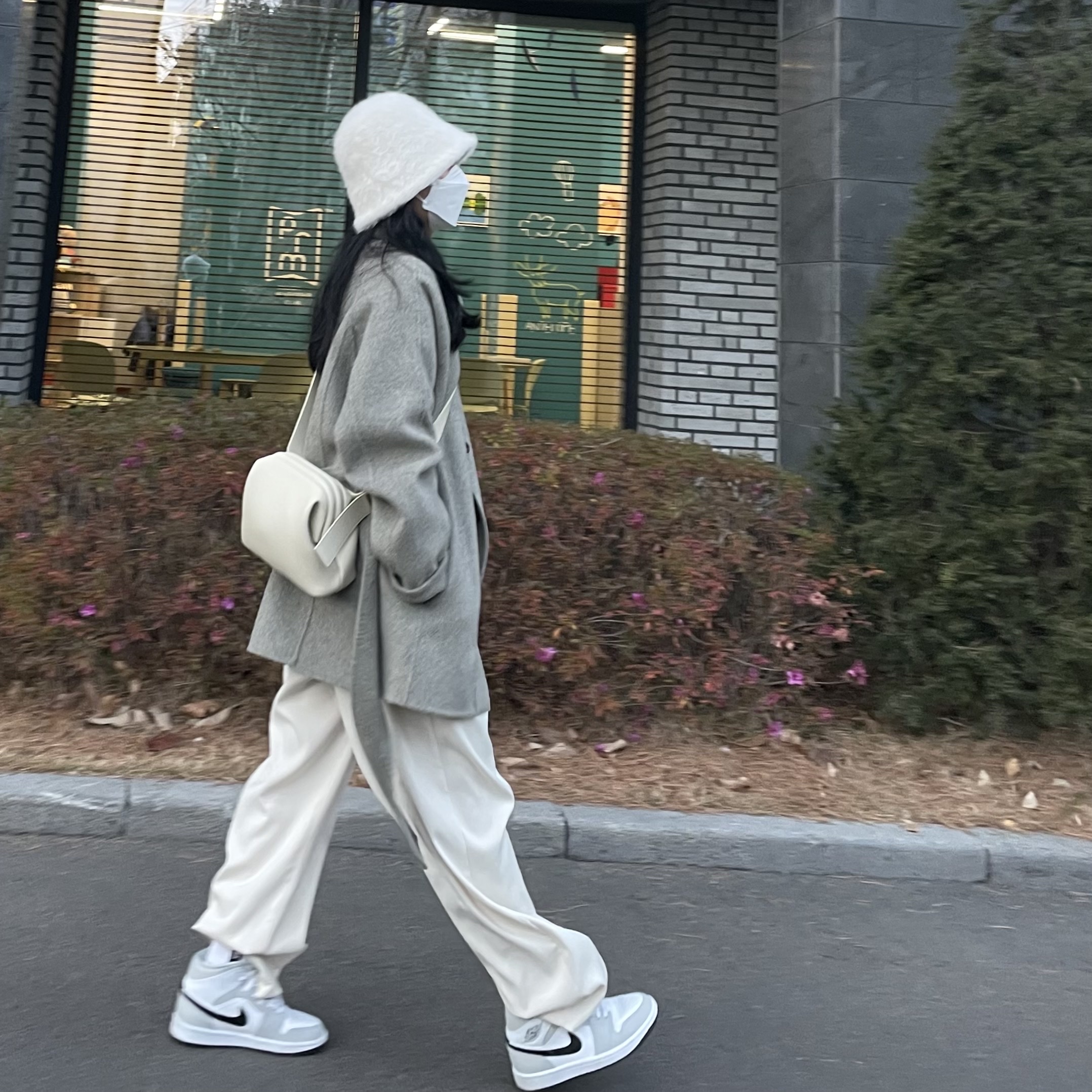(W) Jordan 1 Mid Grey Fog 착용 스타일 - 1