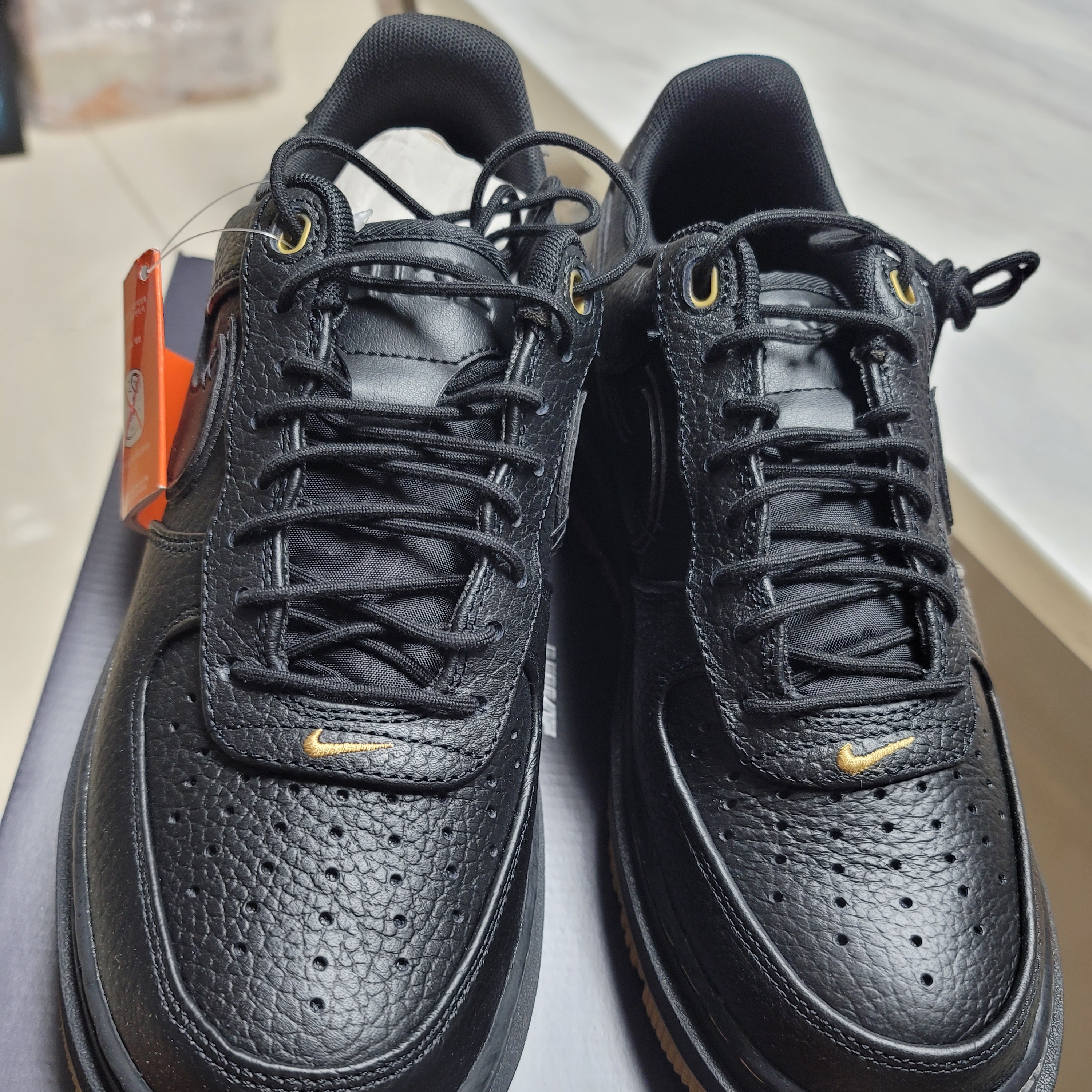 Nike Air Force 1 Luxe Black 착용 스타일 - 1