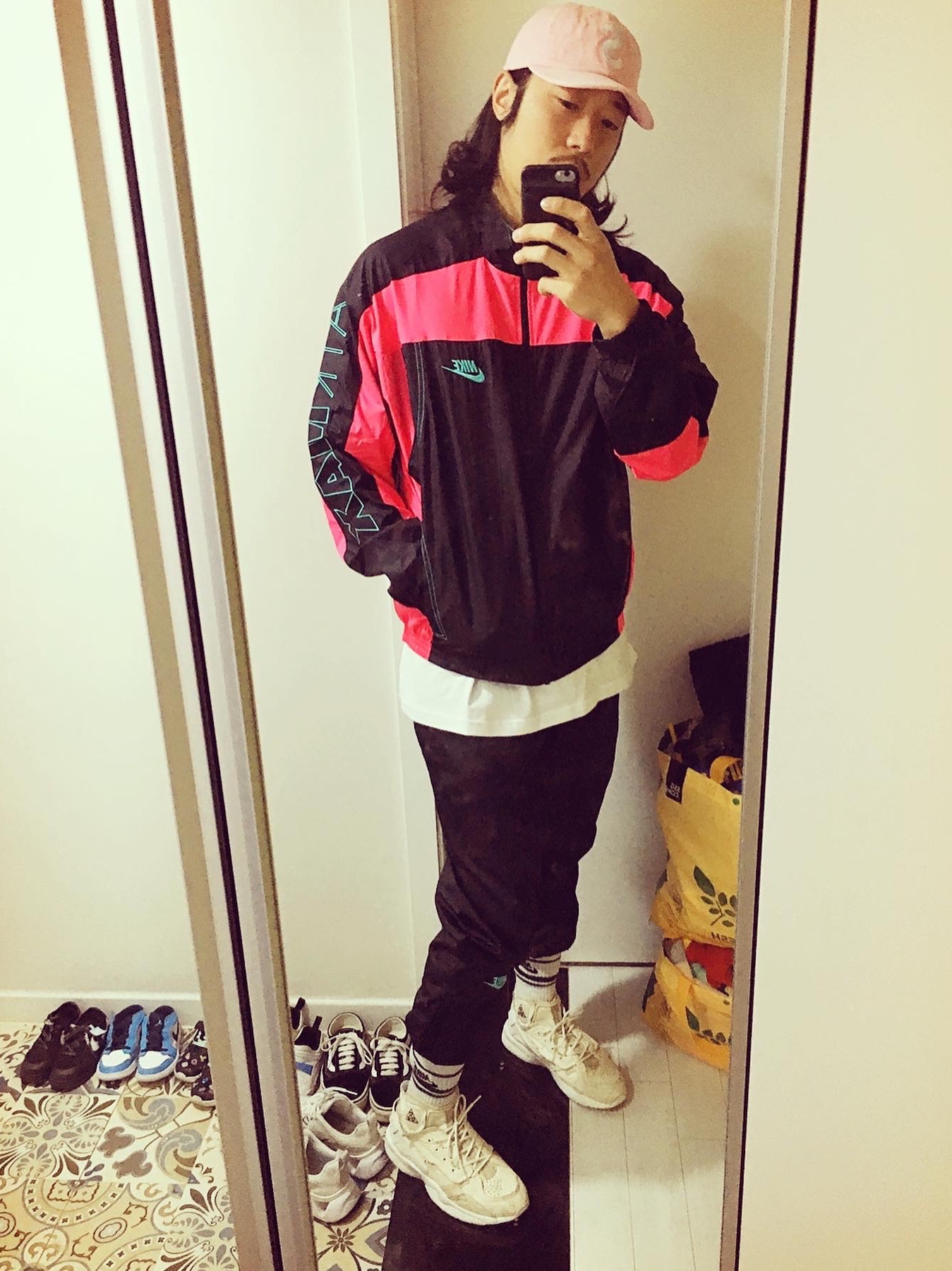 Nike x Atmos NRG Vintage PTHWK Track Jacket Black, Nike x Atmos NRG Vintage PTHWK Track Pants Black 착용 스타일 - 2