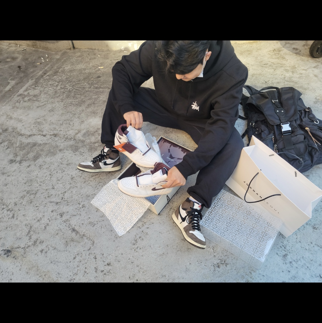 Jordan 1 x A Ma Maniere Retro High OG SP Sail and Burgundy, Jordan 1 x Travis Scott Retro High OG SP Mocha 착용 스타일