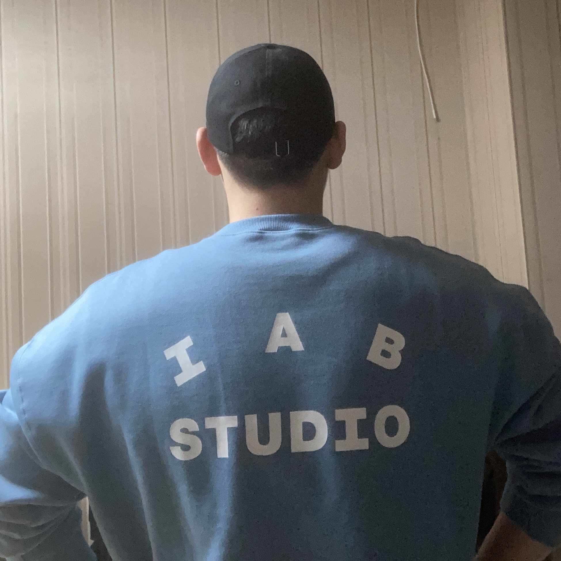 IAB Studio Crewneck Sky Blue, IAB Studio Hoodie Brown 착용 스타일 - 5