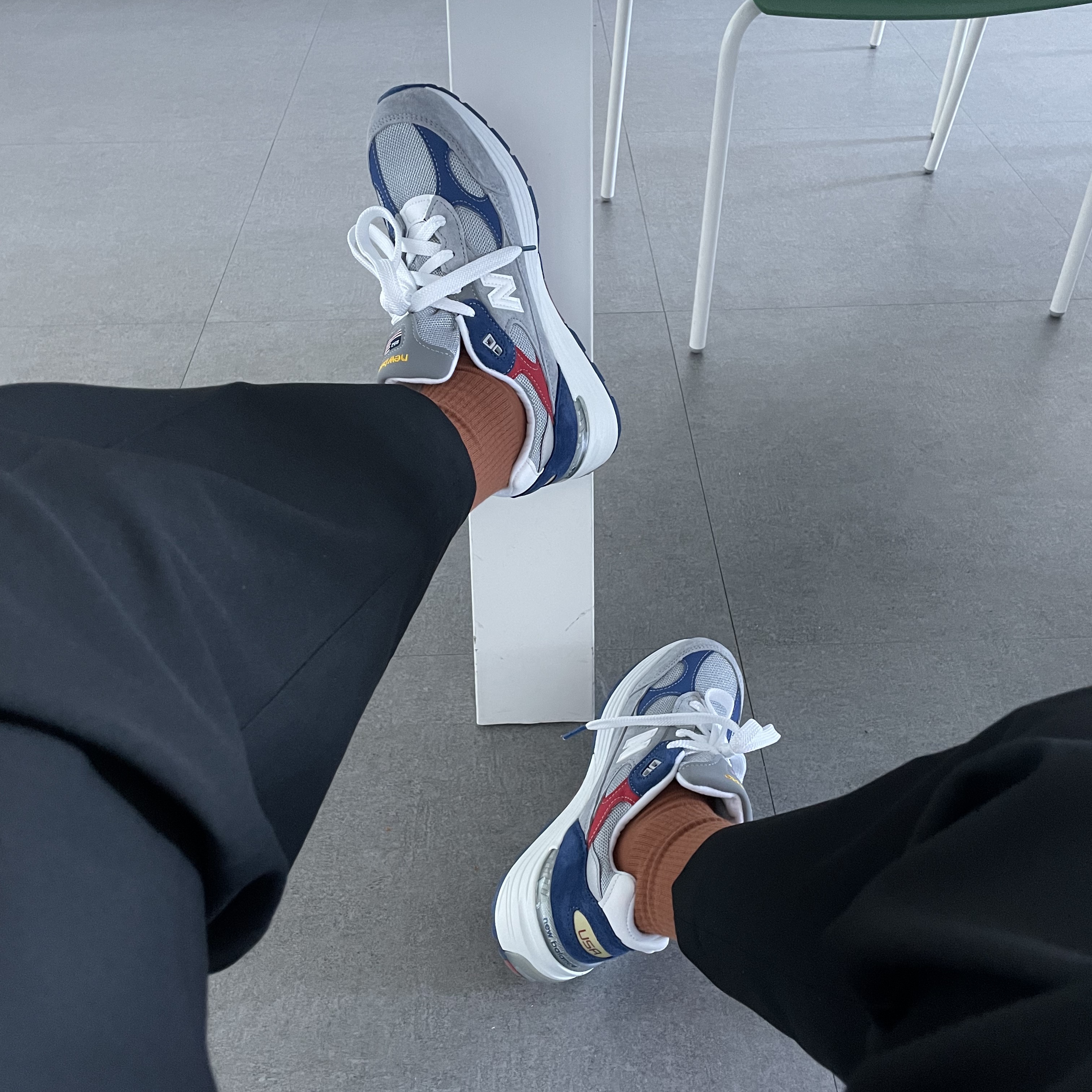 New Balance x DTLR 992 Made in USA Varsity 착용 스타일