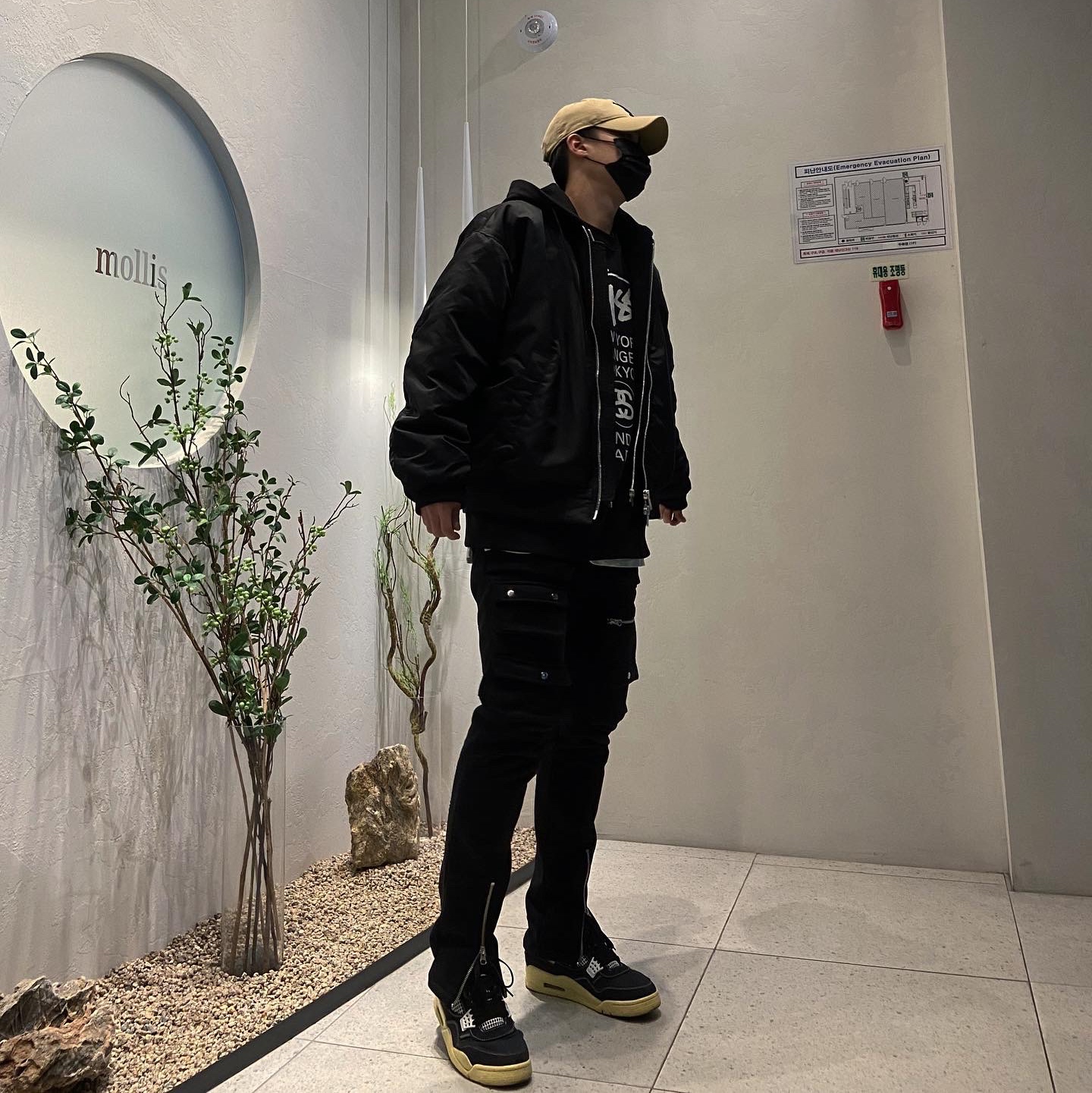 Jordan 4 x Union Retro Off Noir, Stussy World Tour Crew Black 2021 착용 스타일 - 1