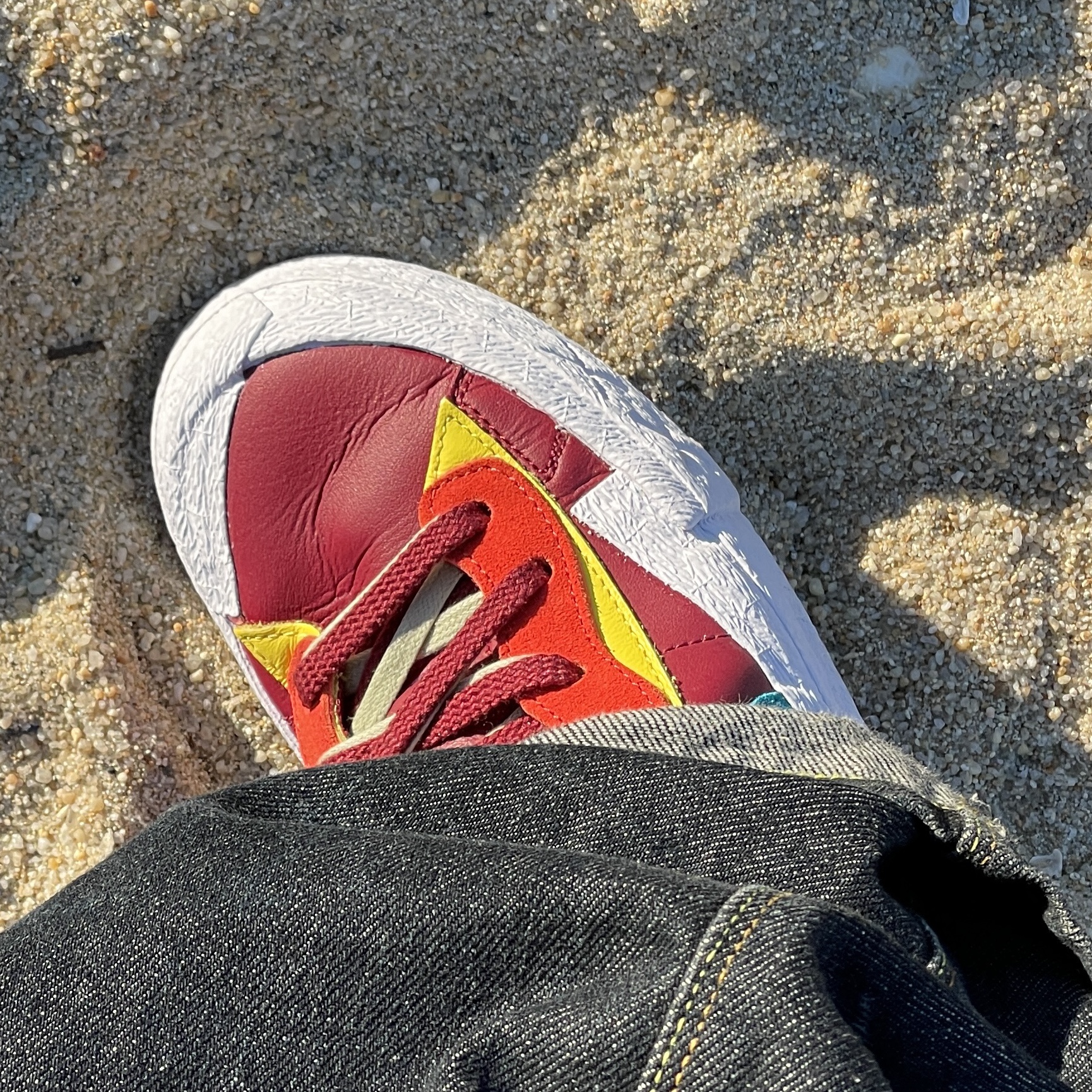 Nike x Sacai x Kaws Blazer Low Team Red 착용 스타일 - 4
