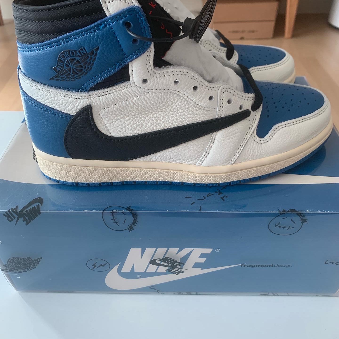 Jordan 1 x Travis Scott x Fragment Retro High OG SP Military Blue 착용 스타일 - 2