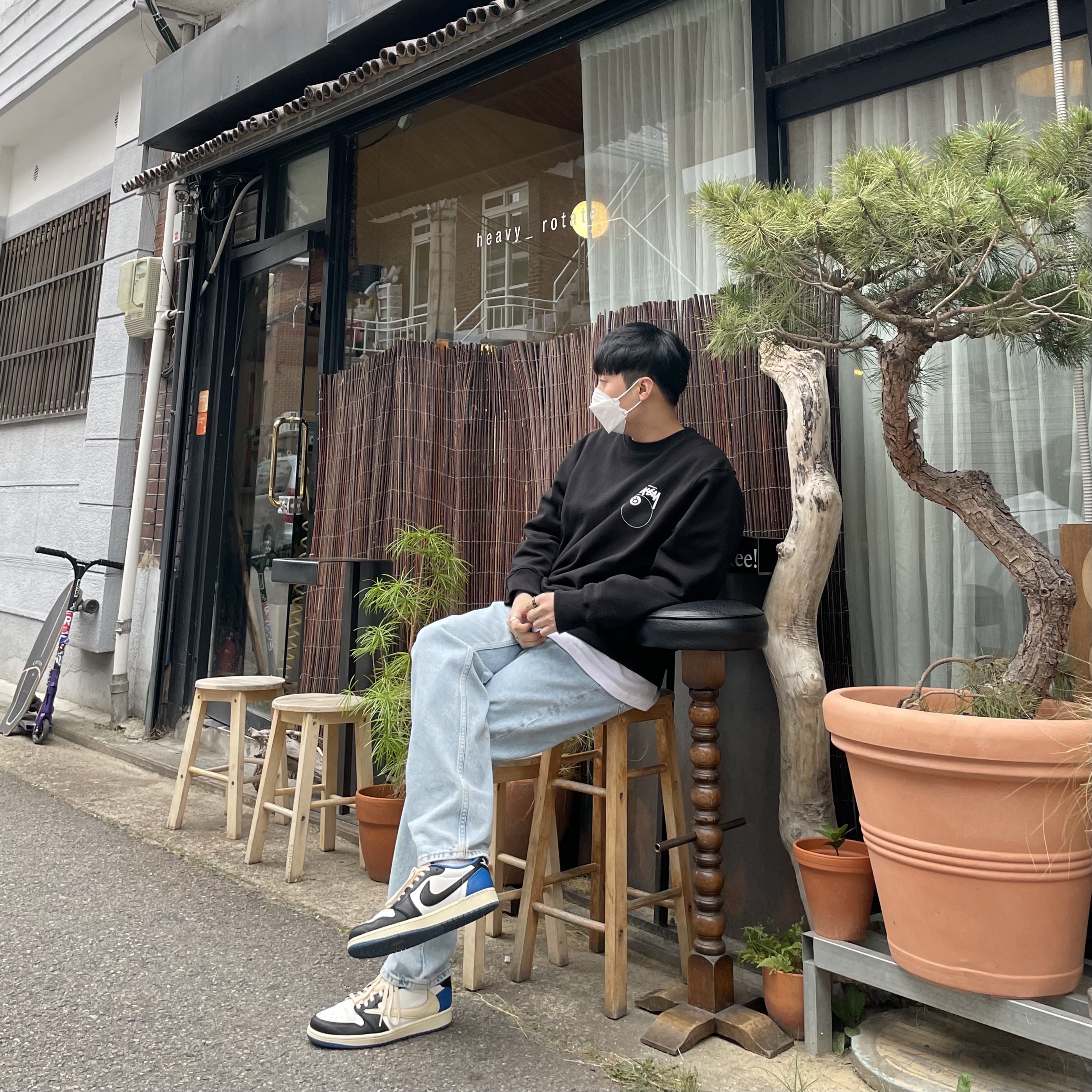 Jordan 1 x Travis Scott x Fragment Retro Low OG SP Military Blue, Stussy 8 Ball Crew Black - 21FW 착용 스타일