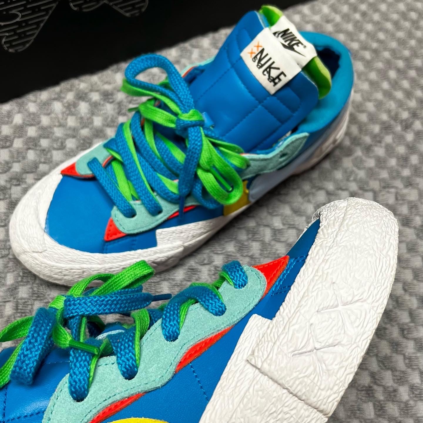 Nike x Sacai x Kaws Blazer Low Neptune Blue 착용 스타일 - 2
