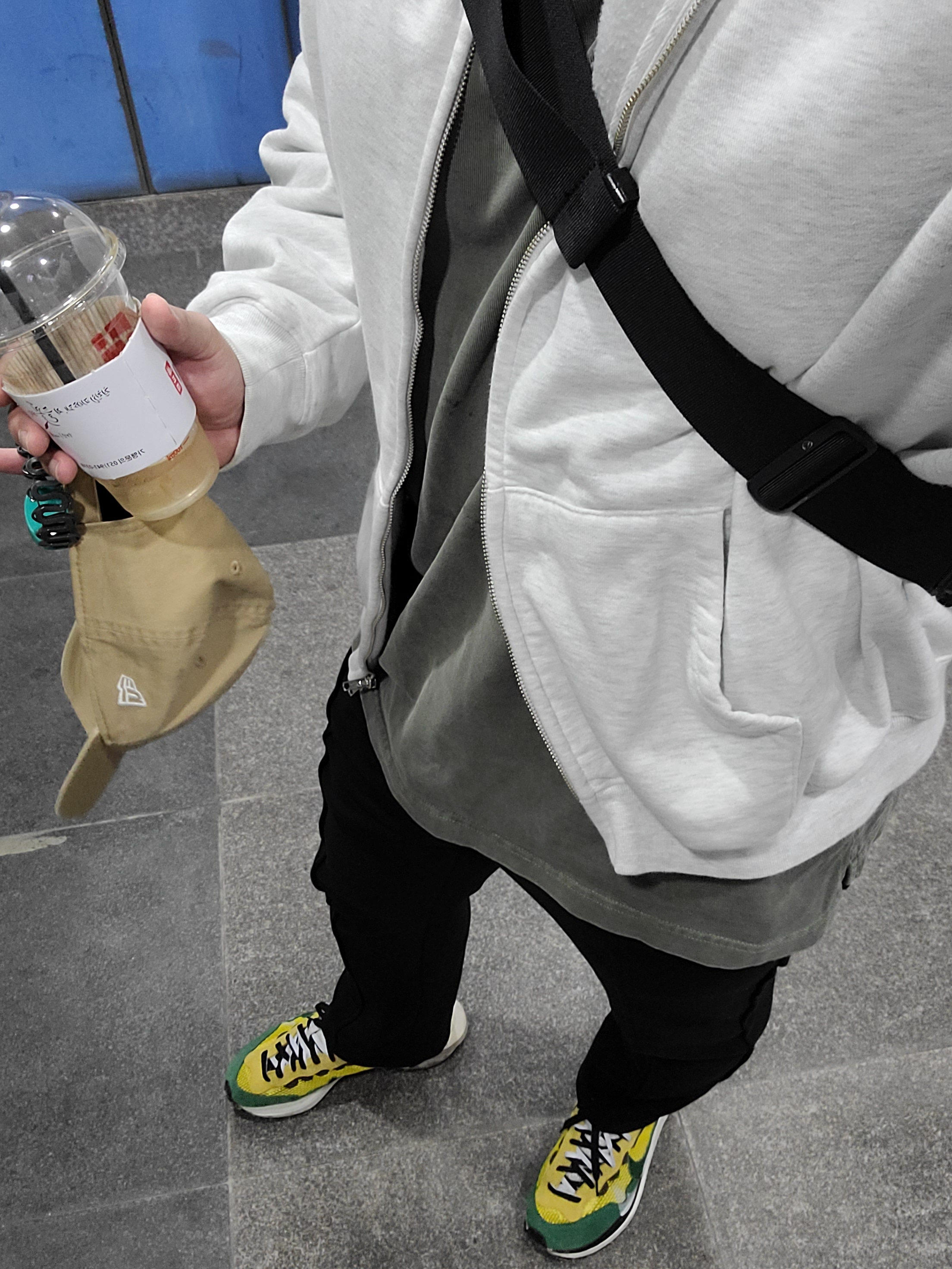Nike x Sacai VaporWaffle Tour Yellow & Gorge Green Sail 착용 스타일