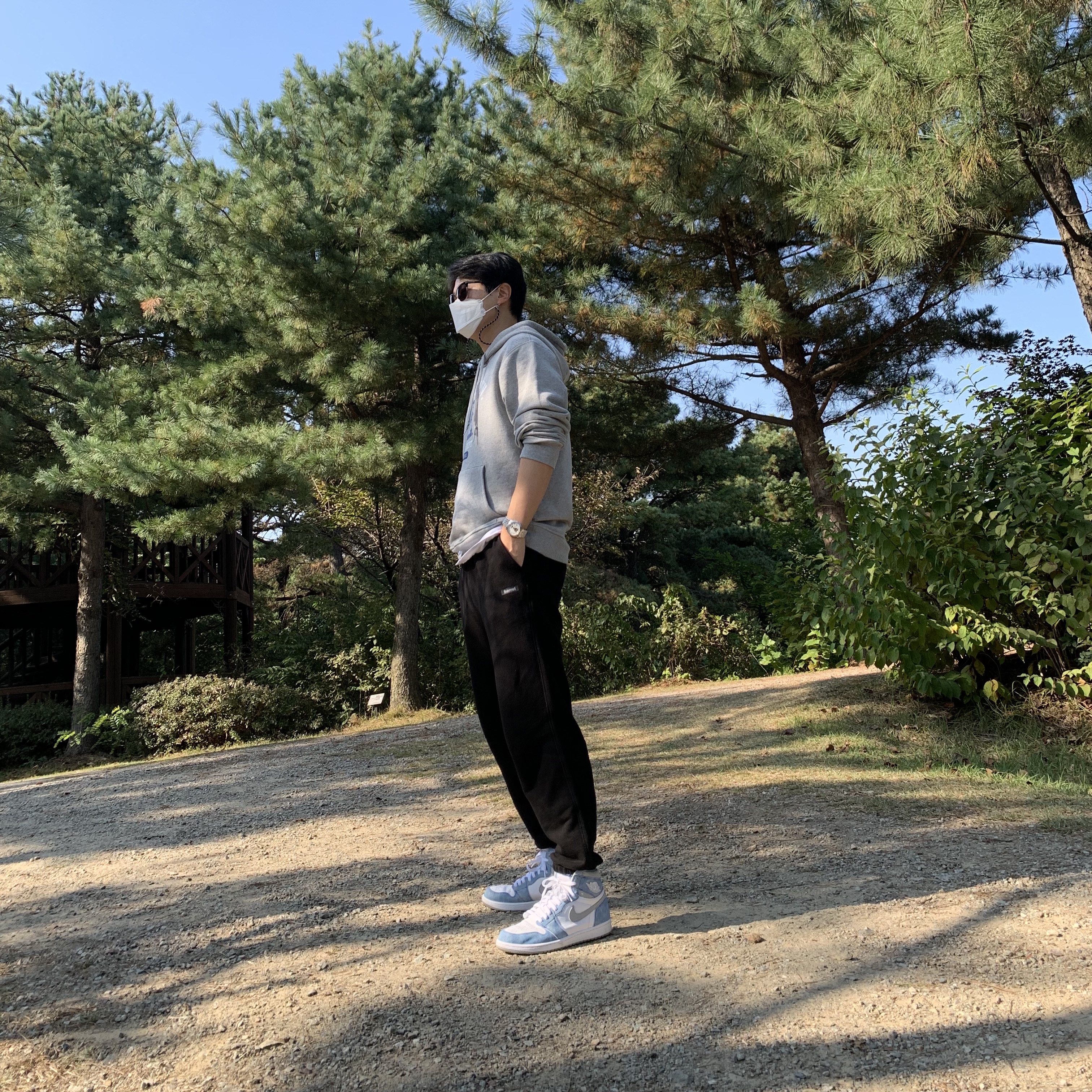 Jordan 1 Retro High OG Hyper Royal 착용 스타일 - 2