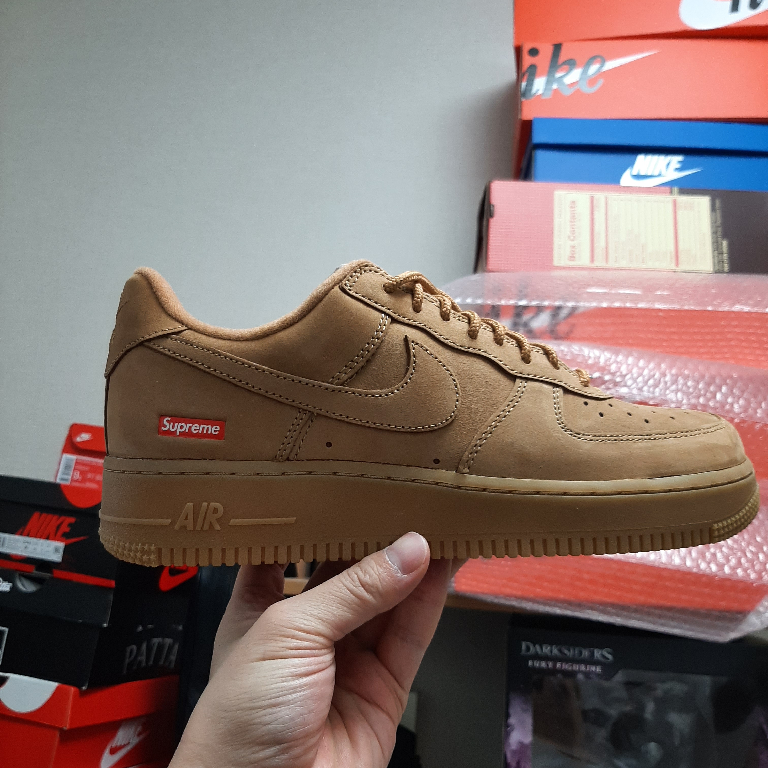 Nike x Supreme Air Force 1 Low Flax 착용 스타일