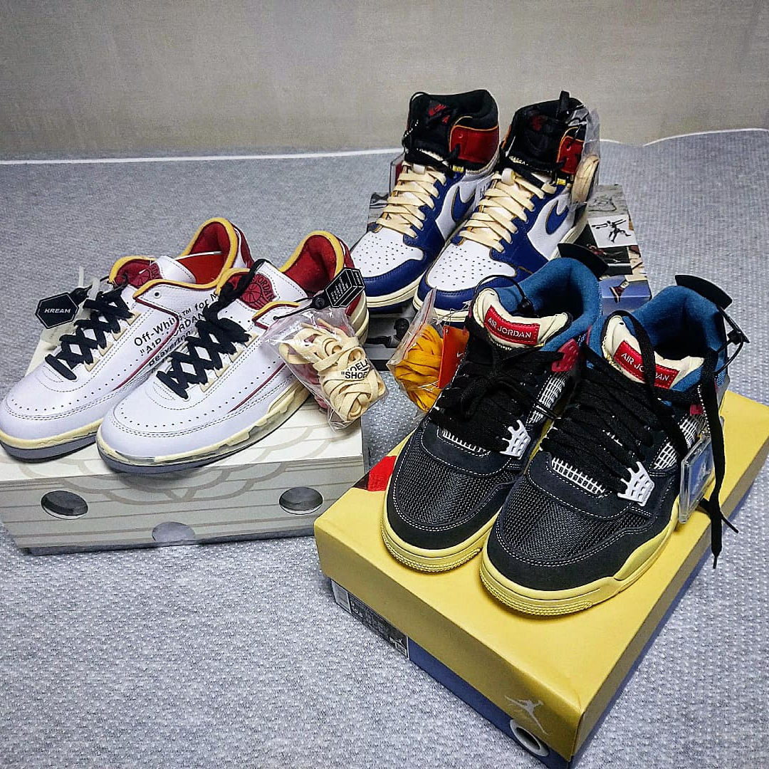 Jordan 2 x Off-White Retro Low SP White and Varsity Red, Jordan 4 x Union Retro Off Noir 착용 스타일 - 1