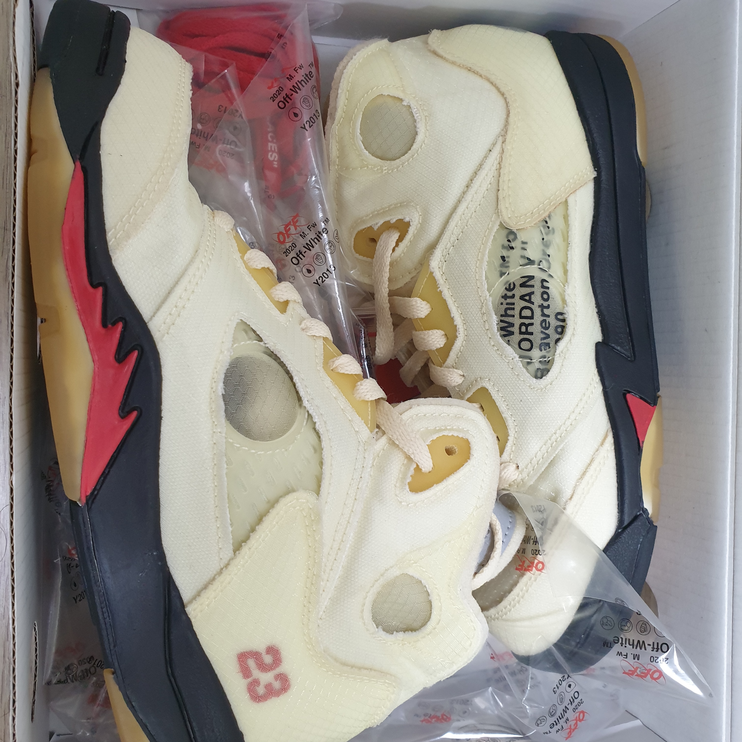 (PS) Jordan 5 x Off-White Retro SP Sail Fire Red 착용 스타일