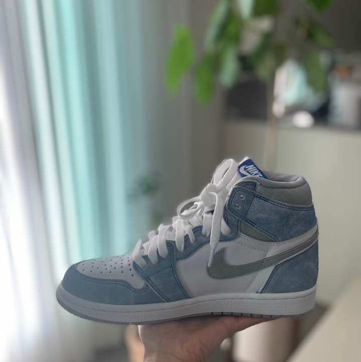 Jordan 1 Retro High OG Hyper Royal 착용 스타일 - 4