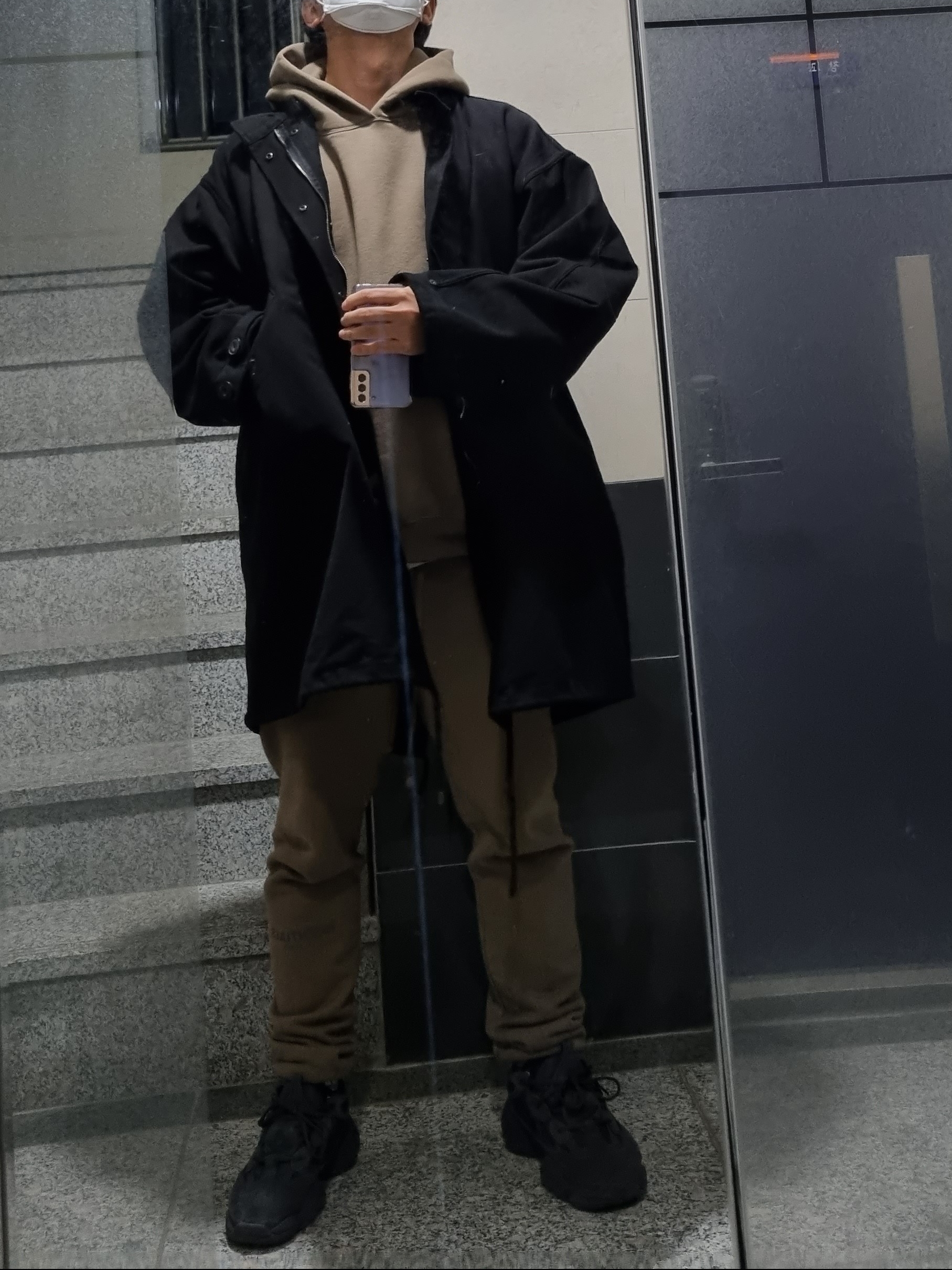 Essentials Pull-Over Hoodie Harvest - 21FW, Essentials Sweatpants Harvest - 21FW 착용 스타일