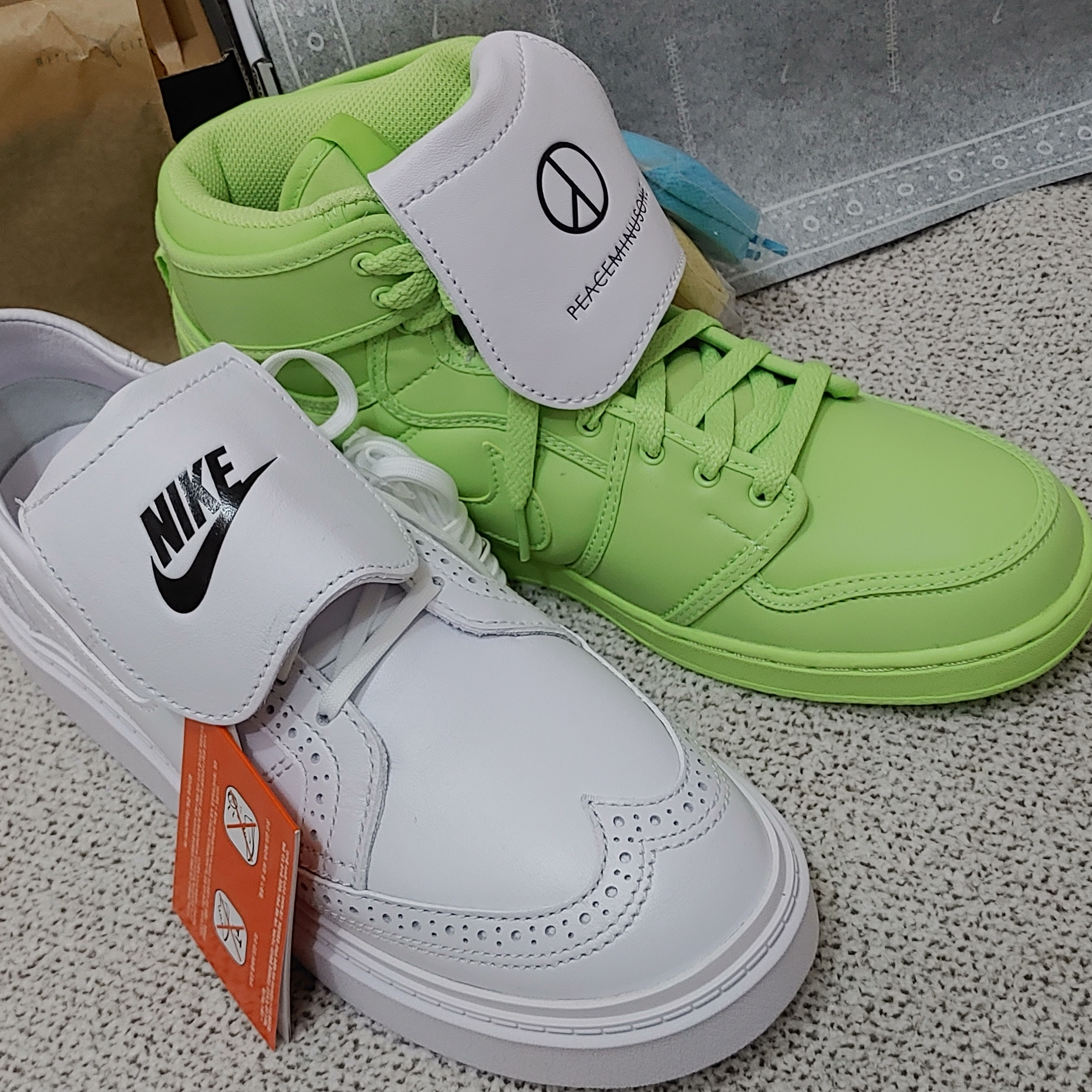 Nike x Peaceminusone Kwondo1 White, (W) Jordan 1 x Billie Eilish KO SP Lime Green 착용 스타일 - 2