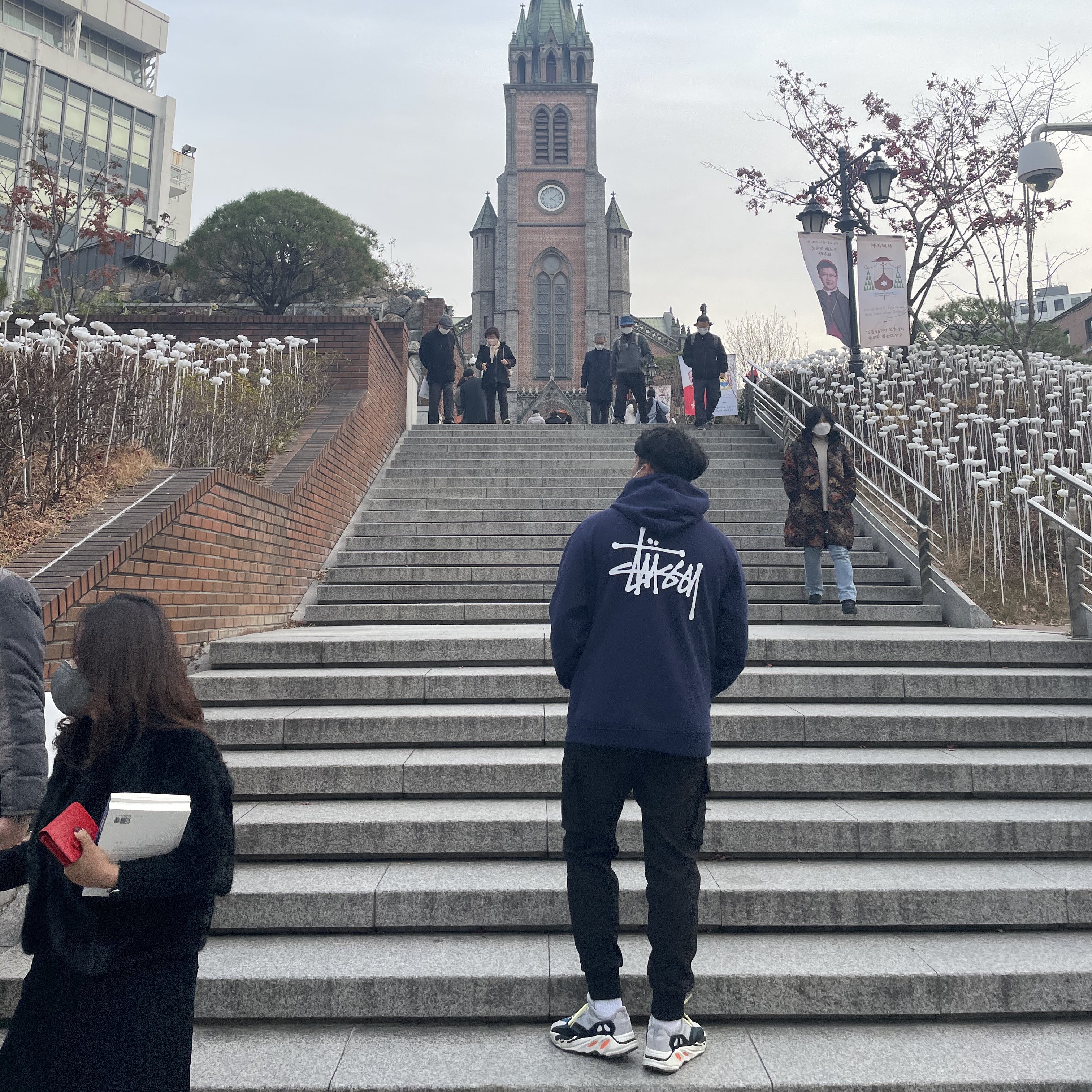 Adidas Yeezy Boost 700 Wave Runner Solid Grey 2017/2019, Stussy Basic Stussy Hoodie Navy 2021 착용 스타일
