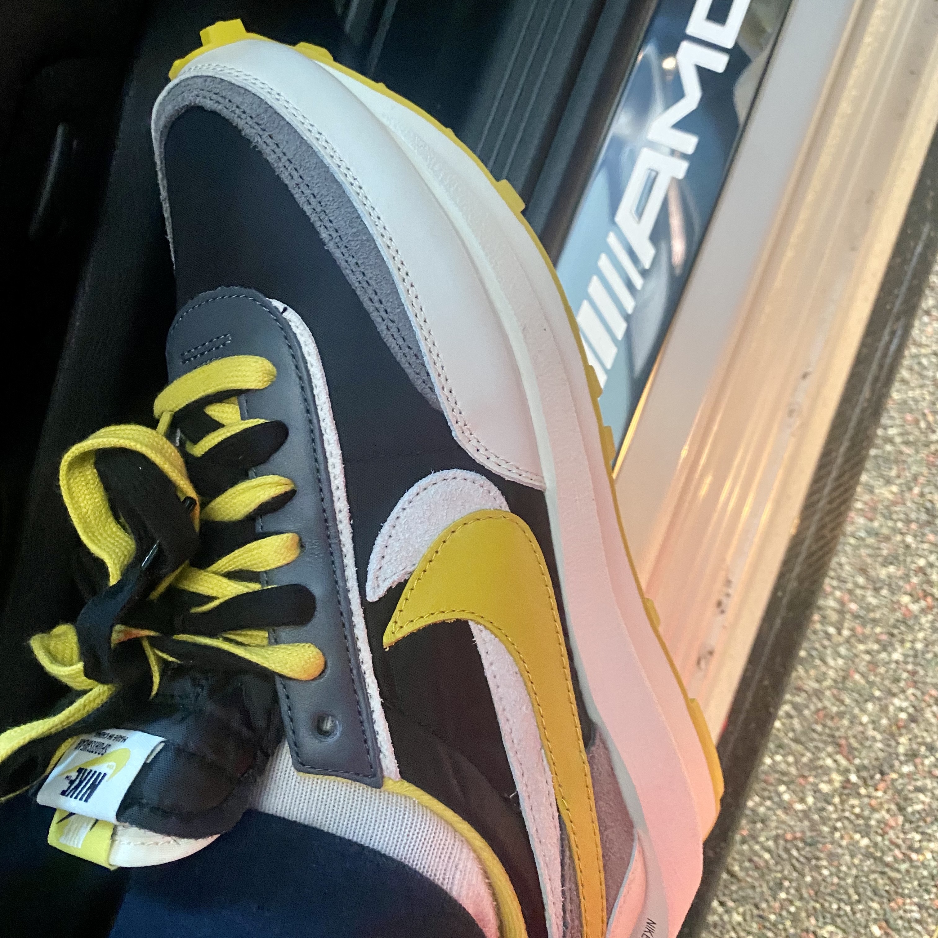 Nike x Sacai x Undercover LDWaffle Black Bright Citron 착용 스타일 - 4