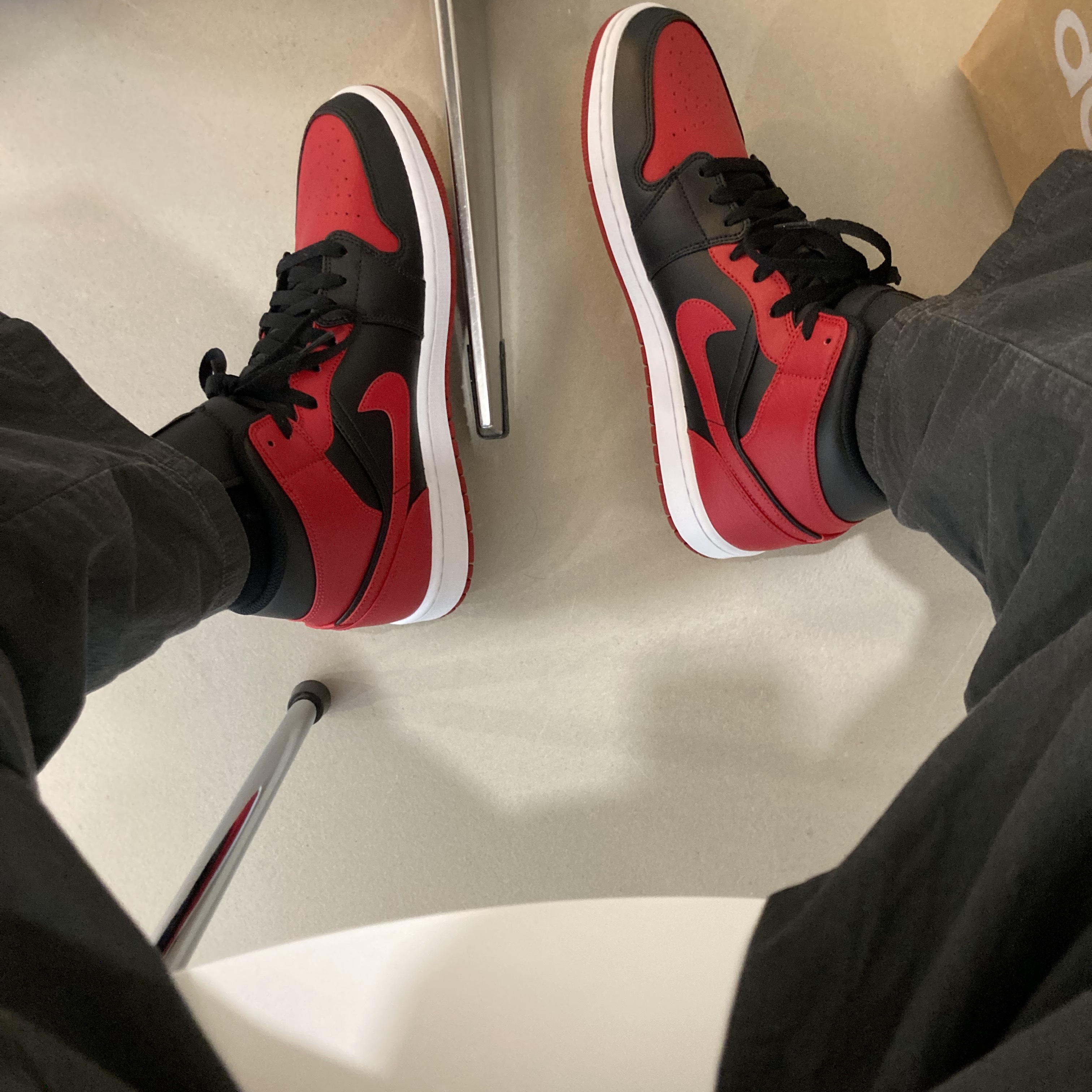 Jordan 1 Mid Bred Banned 2020 착용 스타일 - 3