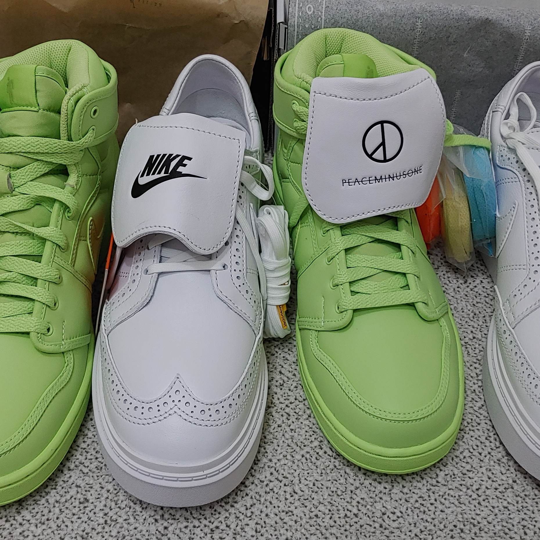 Nike x Peaceminusone Kwondo1 White, (W) Jordan 1 x Billie Eilish KO SP Lime Green 착용 스타일 - 3