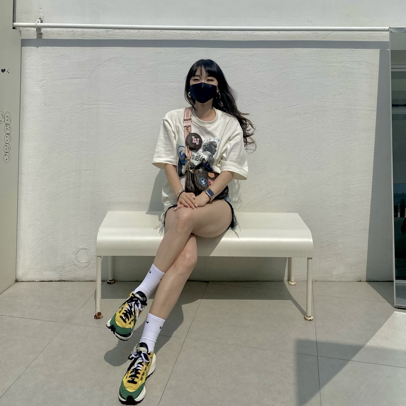 Nike x Sacai VaporWaffle Tour Yellow & Gorge Green Sail, Jordan x Travis Scott x Fragment T-Shirt Sail (DJ0619-133) 착용 스타일 - 2