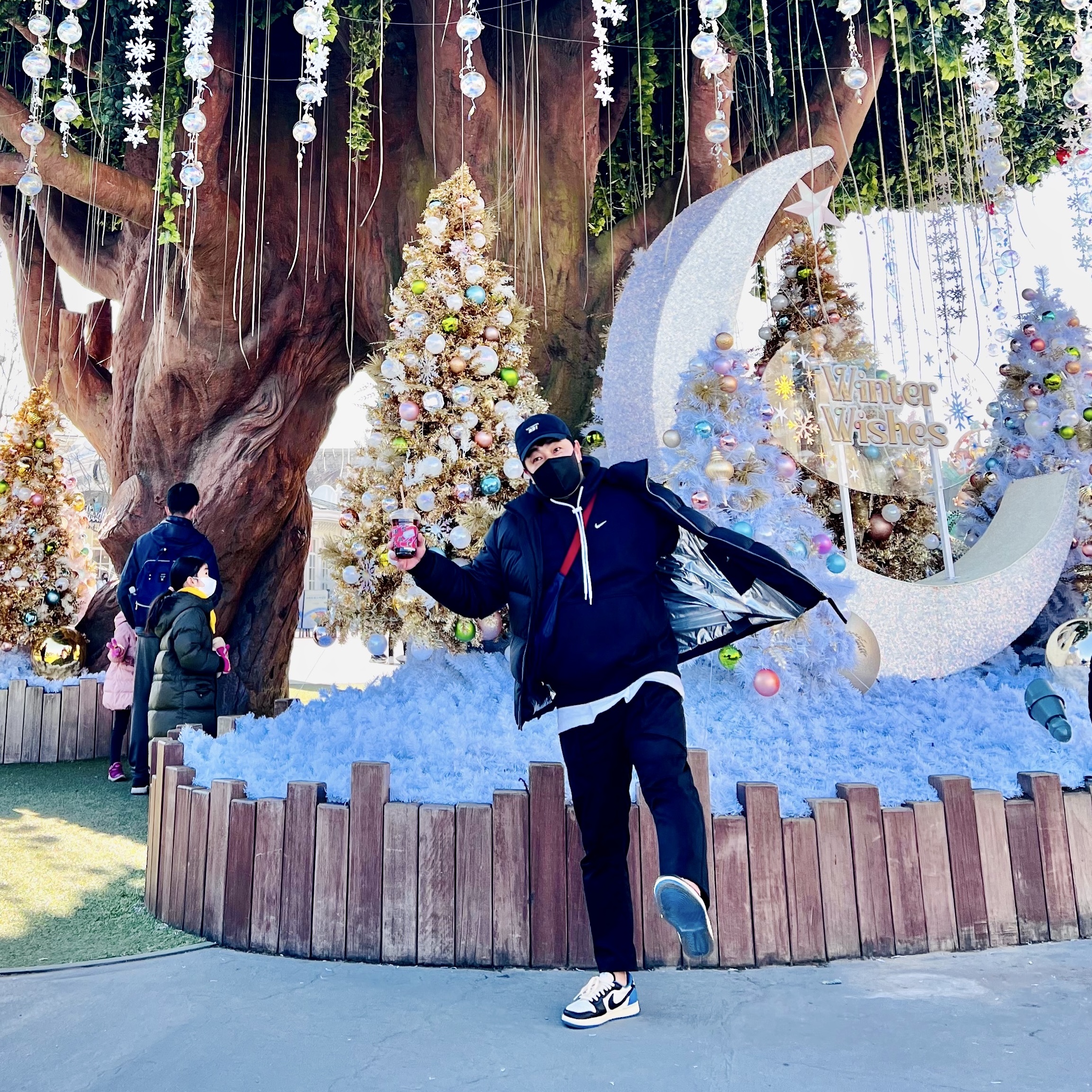 Nike M NRG Hoodie Black, Jordan 1 x Travis Scott x Fragment Retro Low OG SP Military Blue 착용 스타일